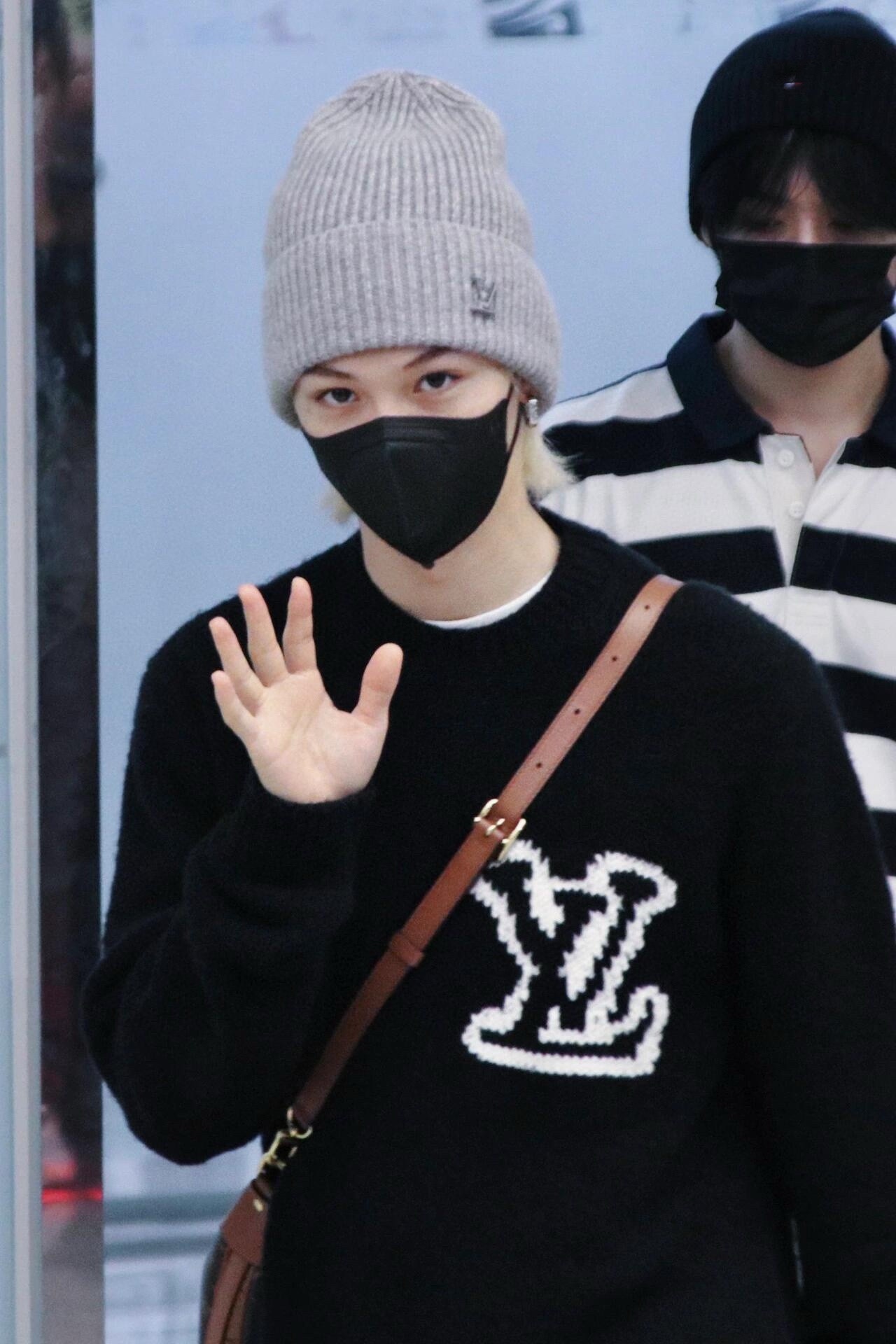 LV 25 春夏鏡像 Logo 嵌花毛衣