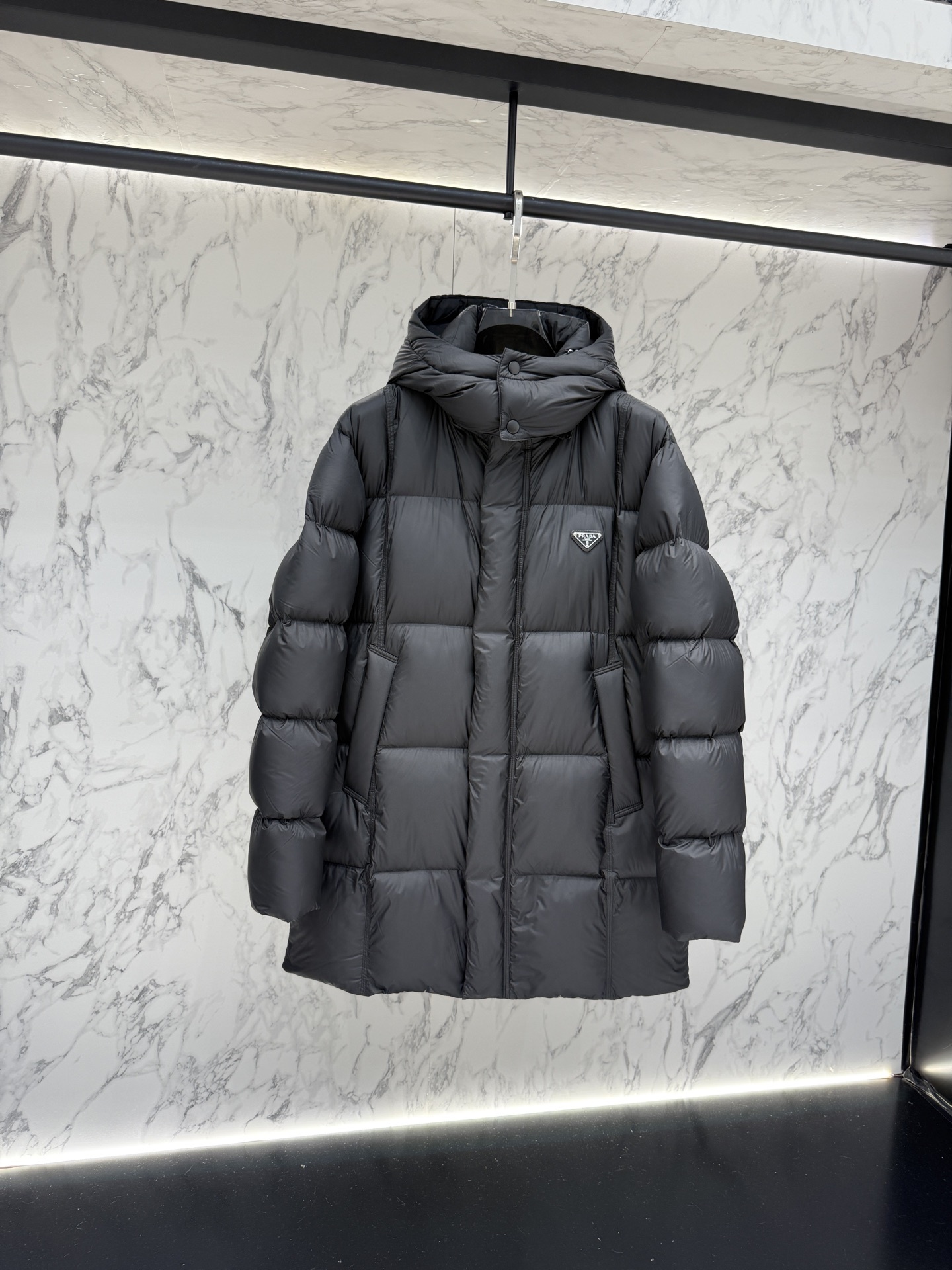 prada普拉達新款提花尼龍羽絨服金屬小標羽絨服