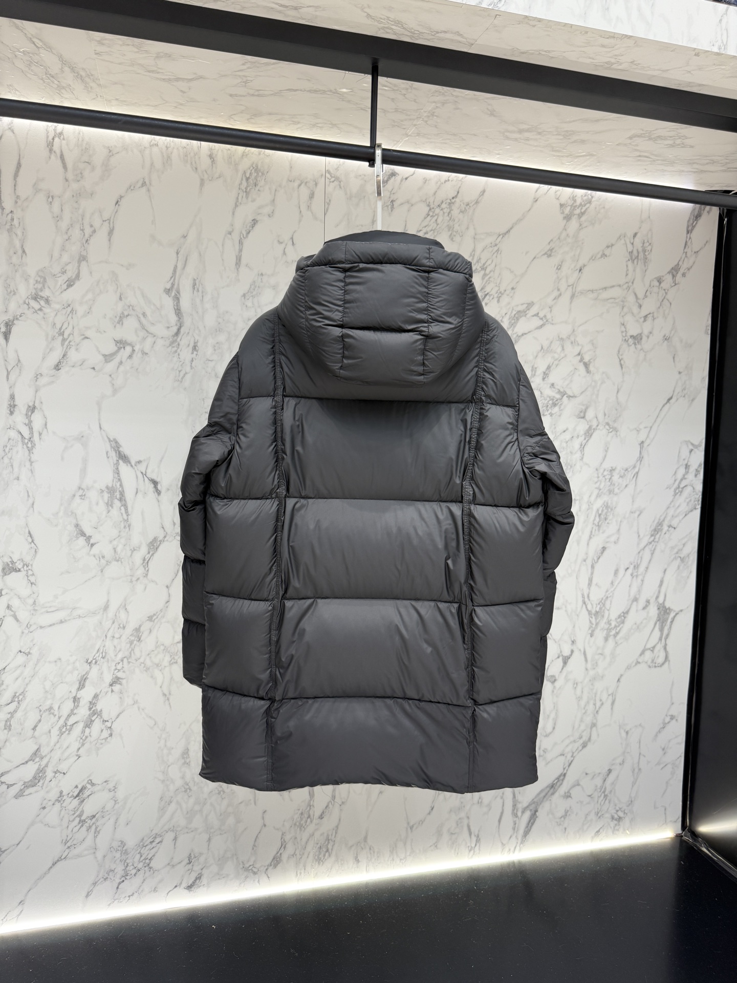 prada普拉達新款提花尼龍羽絨服金屬小標羽絨服