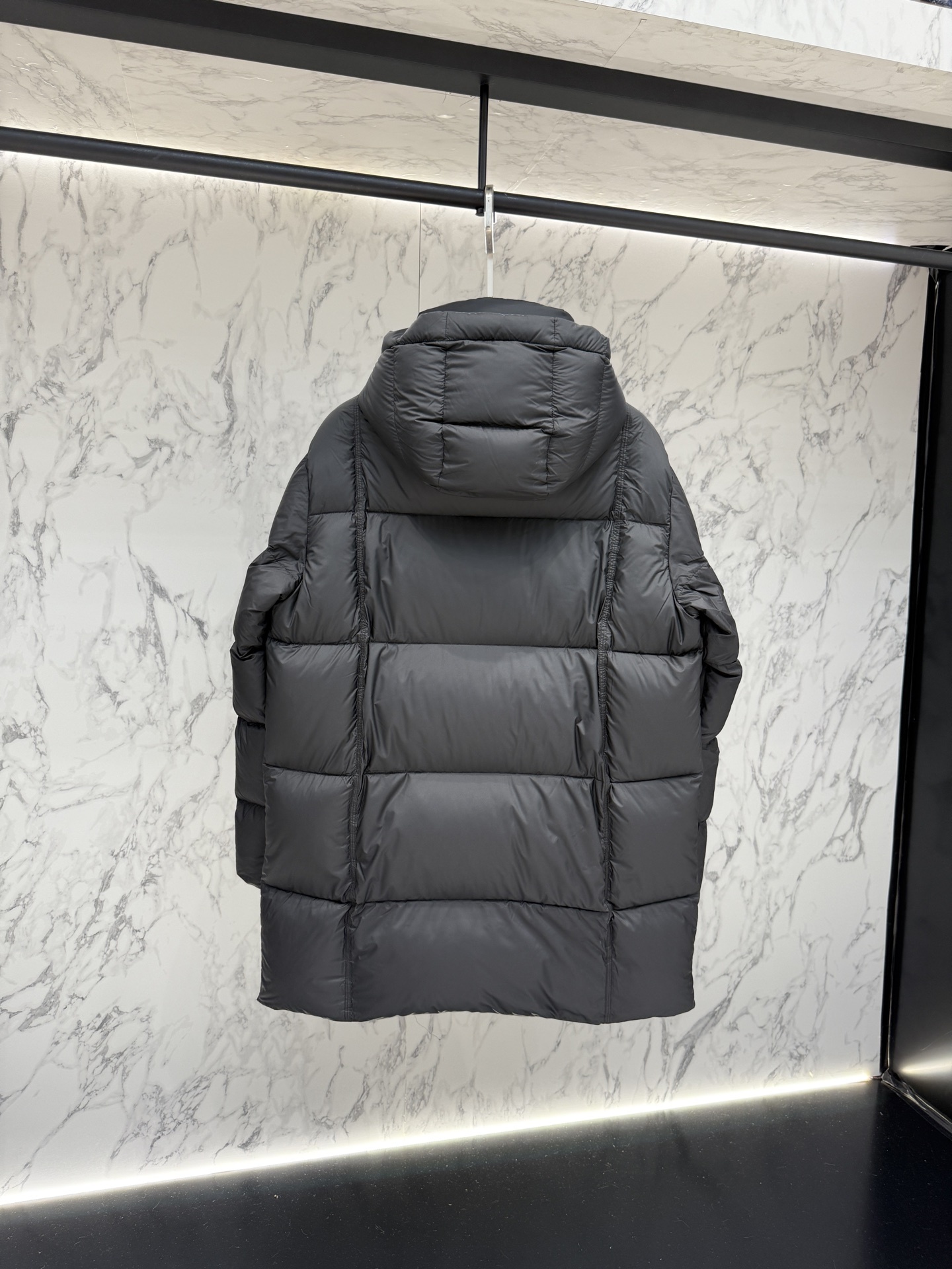 prada普拉達新款提花尼龍羽絨服金屬小標羽絨服