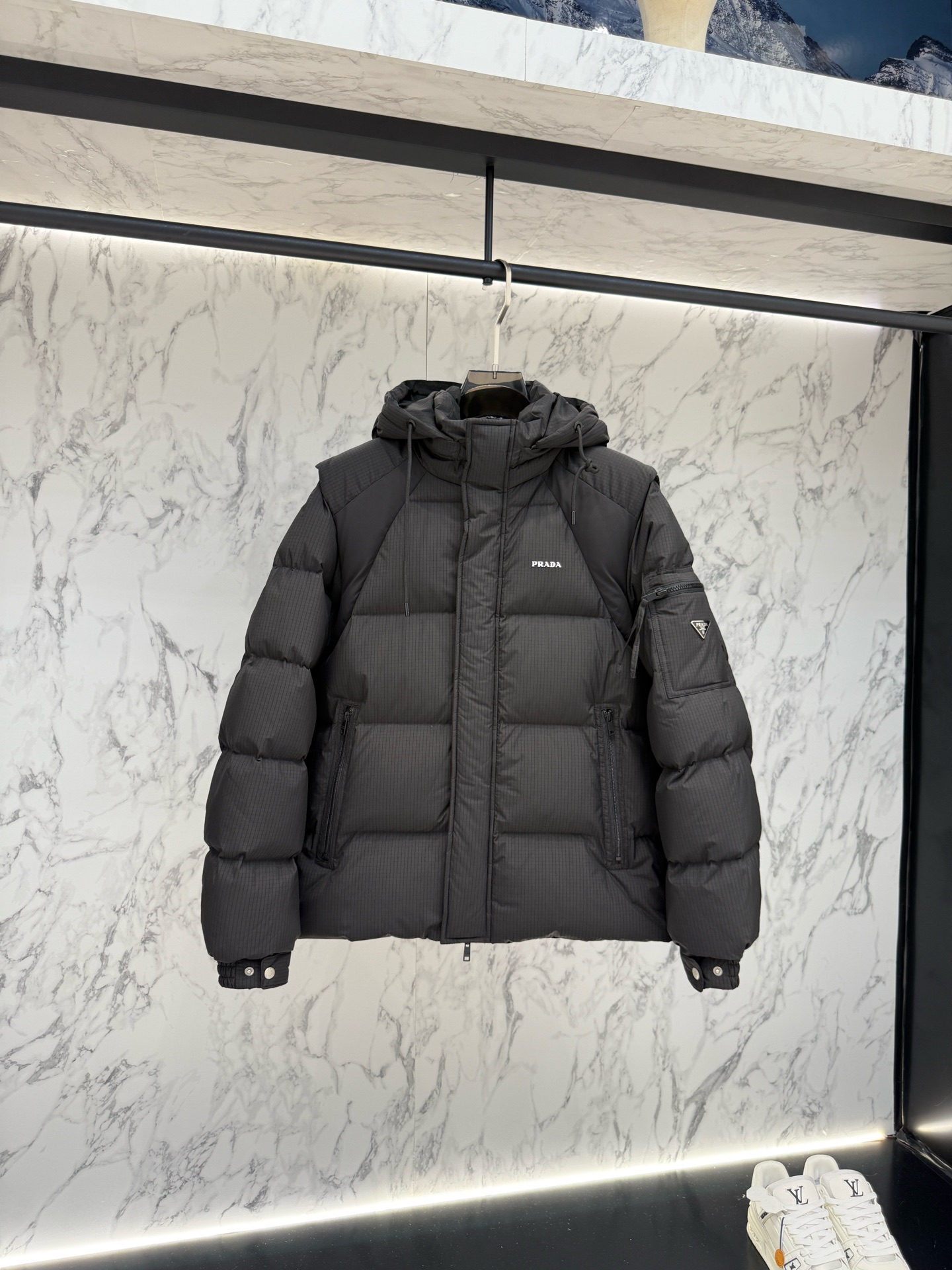 prada普拉達新款提花尼龍羽絨服金屬小標羽絨服