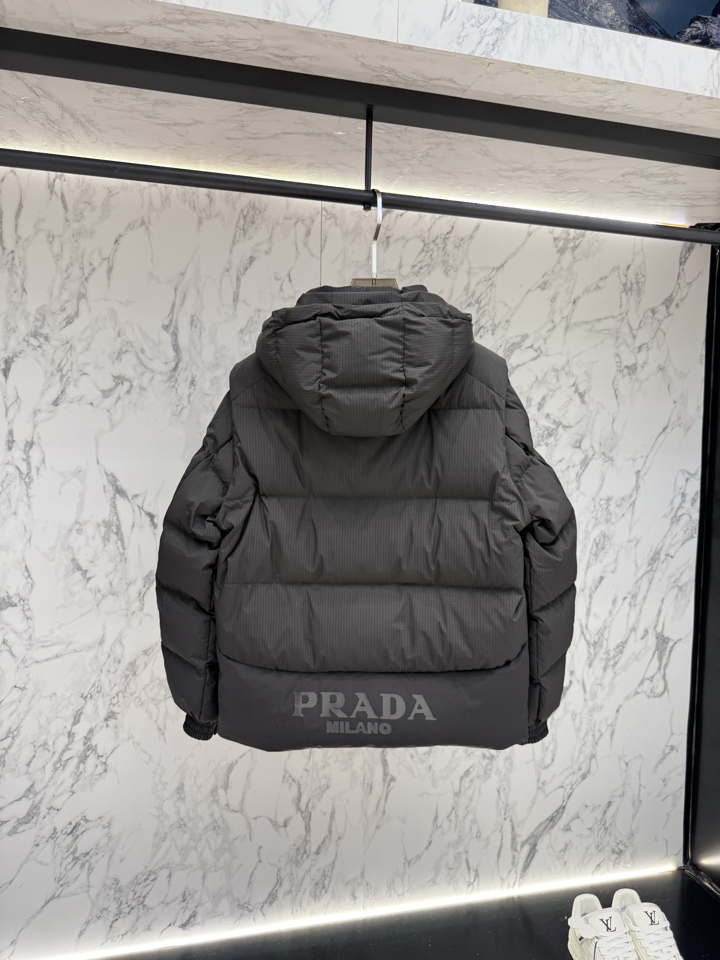 prada普拉達新款提花尼龍羽絨服金屬小標羽絨服