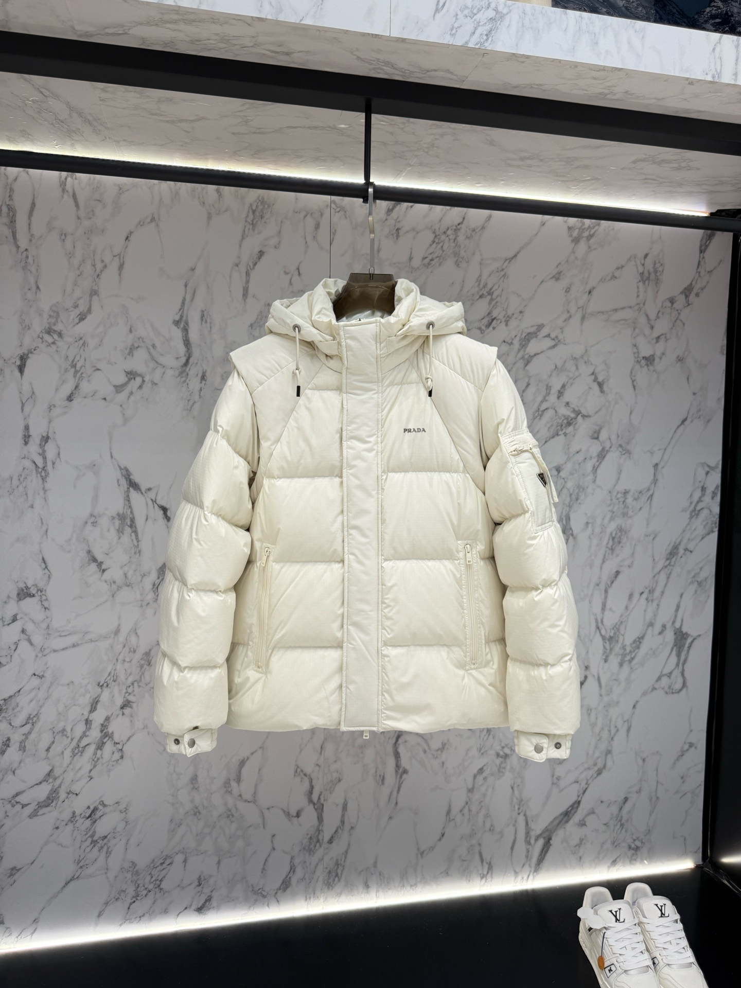 prada普拉達新款提花尼龍羽絨服金屬小標羽絨服