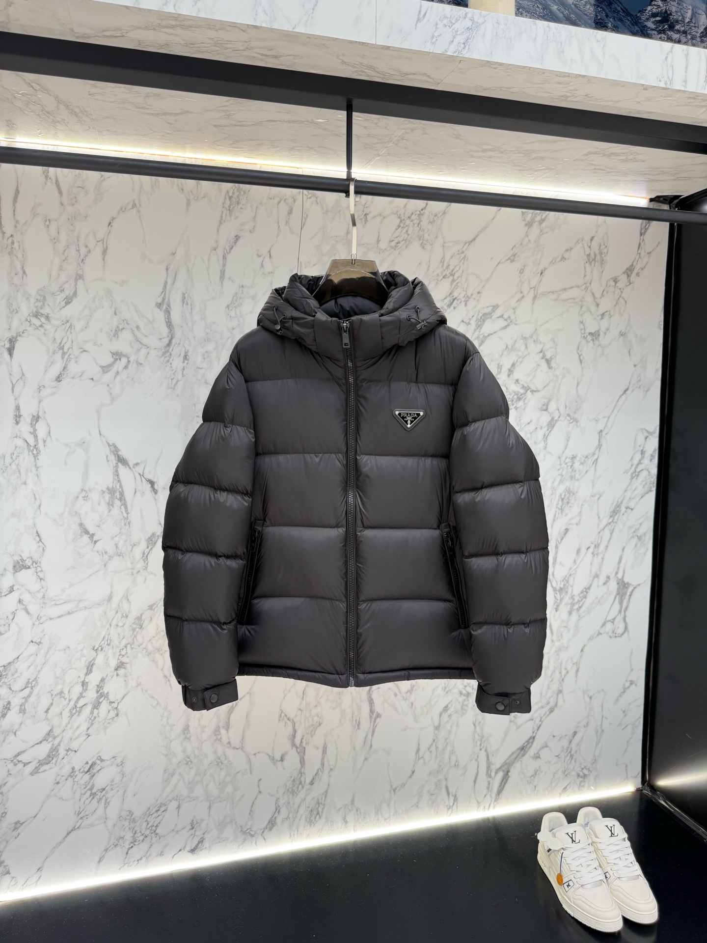 prada普拉達新款提花尼龍羽絨服金屬小標羽絨服