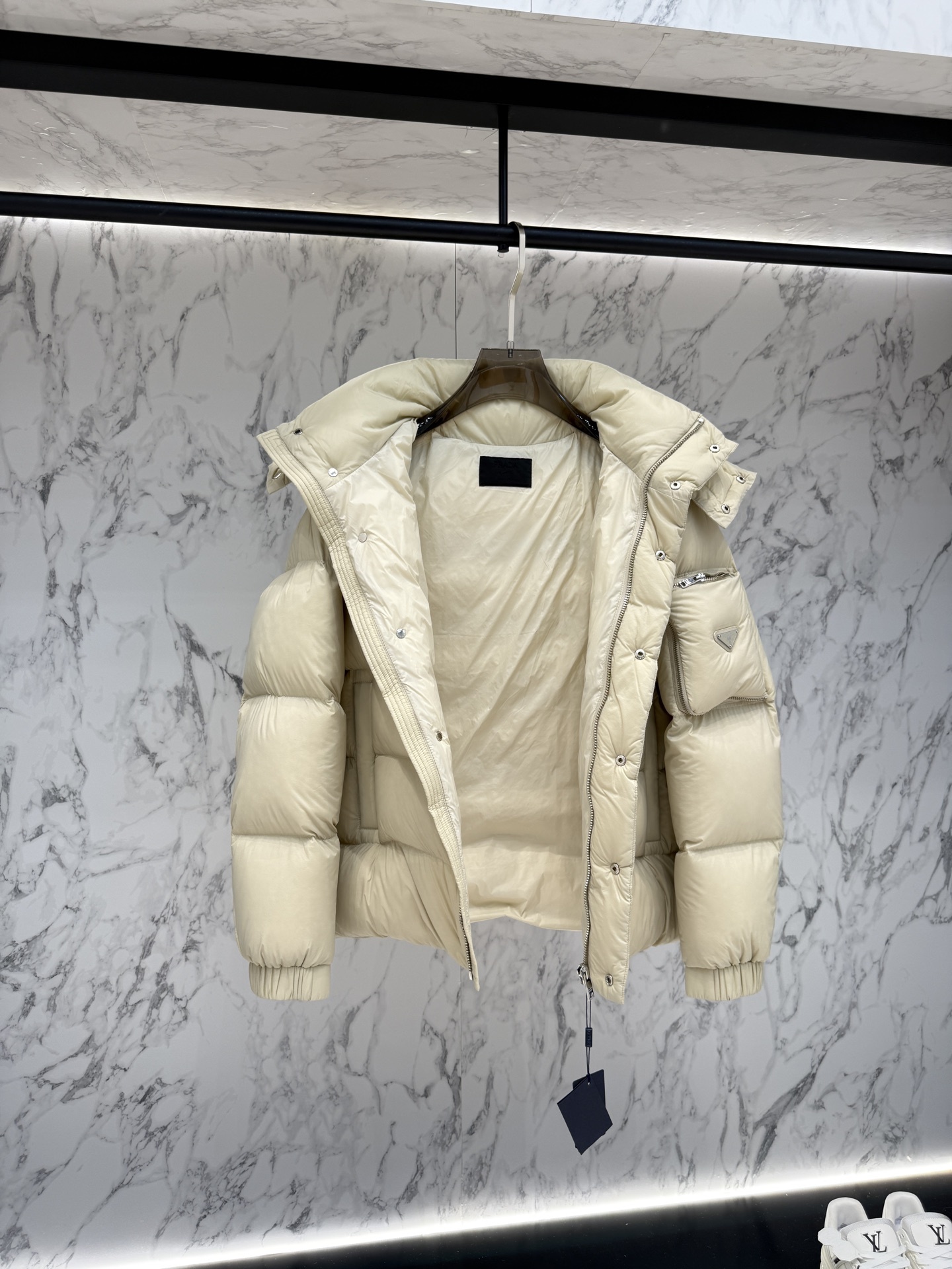 prada普拉達新款提花尼龍羽絨服金屬小標羽絨服