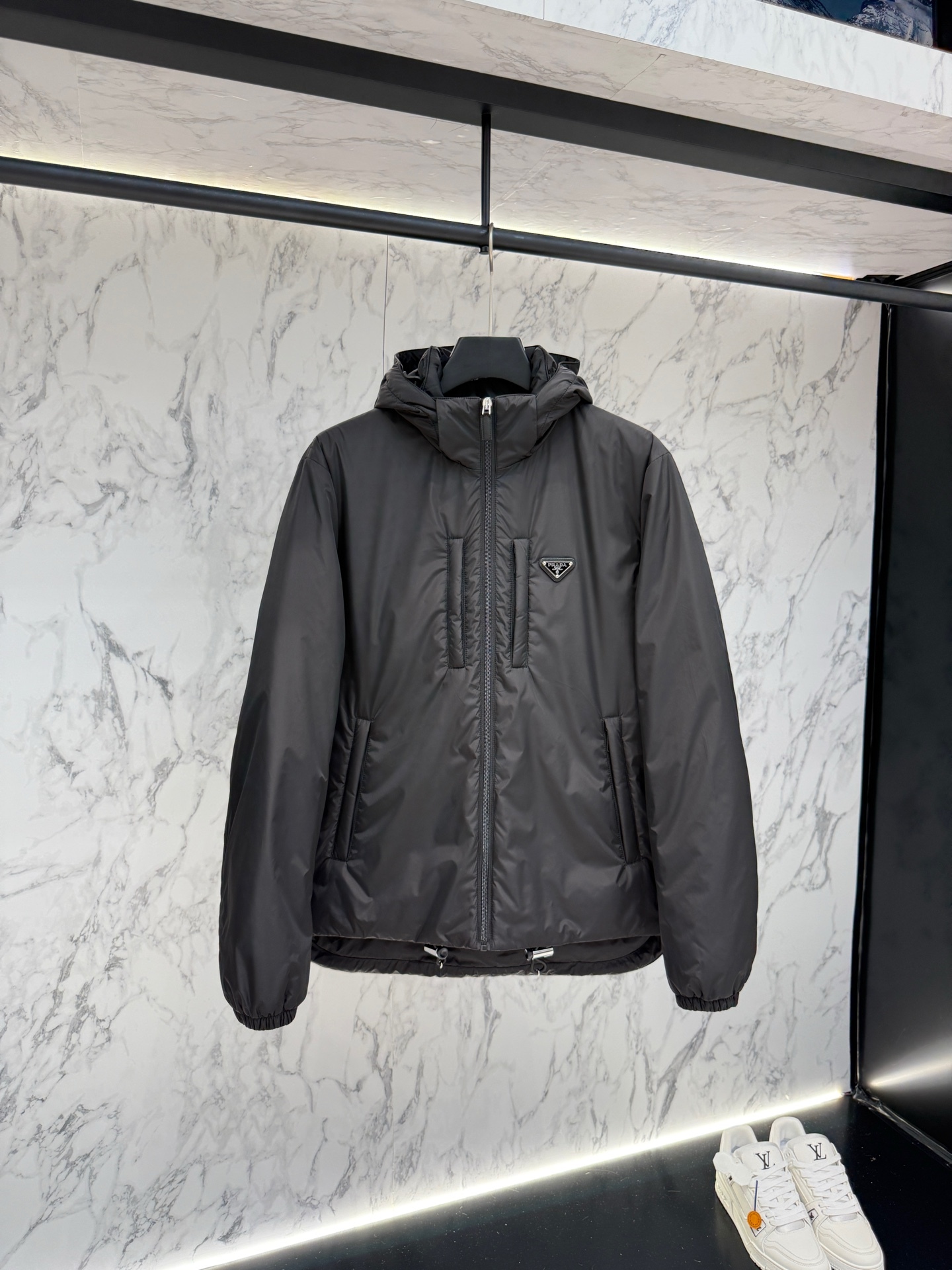 prada普拉達新款提花尼龍羽絨服金屬小標羽絨服