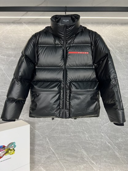 PRADA 普拉達黑科技壓膠羽絨外套