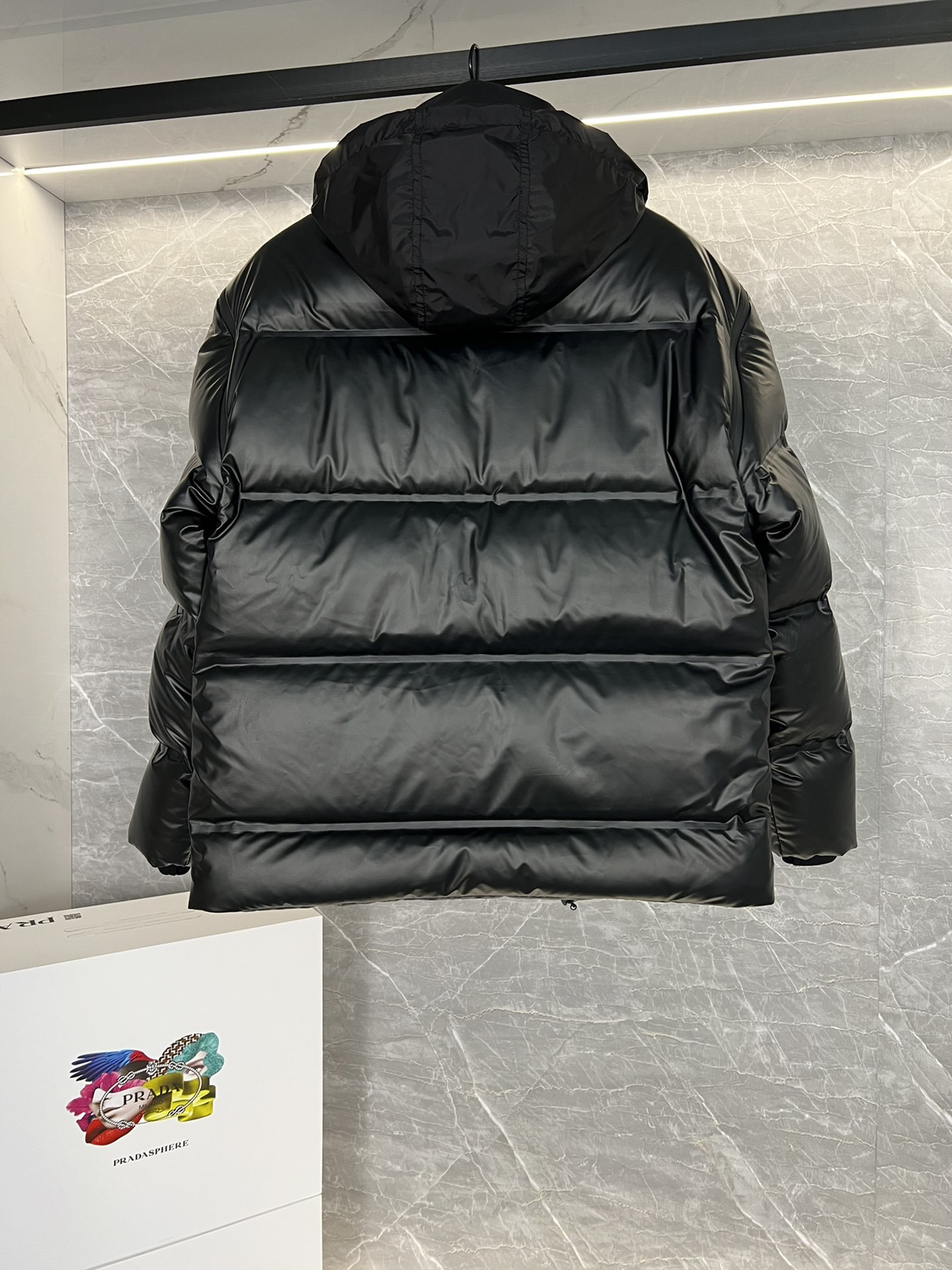 PRADA 普拉達黑科技壓膠羽絨外套
