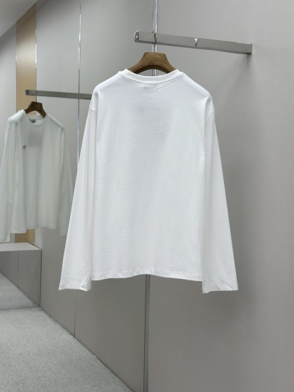 PRADA 洗水磨破五金粉標長袖