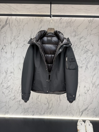 Prada 普拉達新款提花尼龍羽絨服金屬小標羽絨服