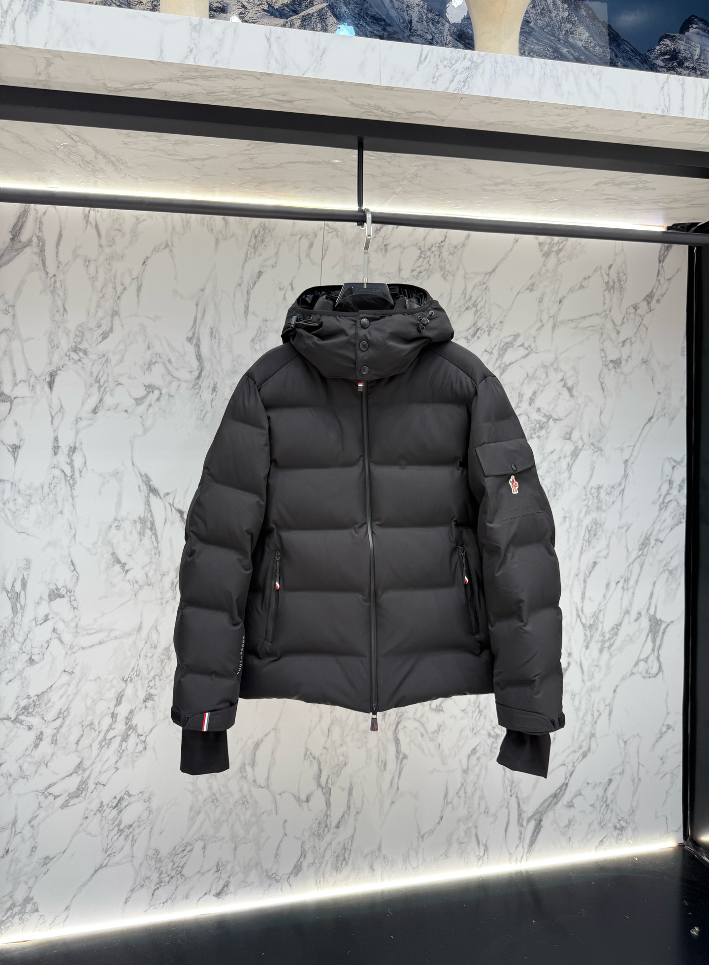 Moncler 羽絨服 2025款羽絨外套長款（袖標）