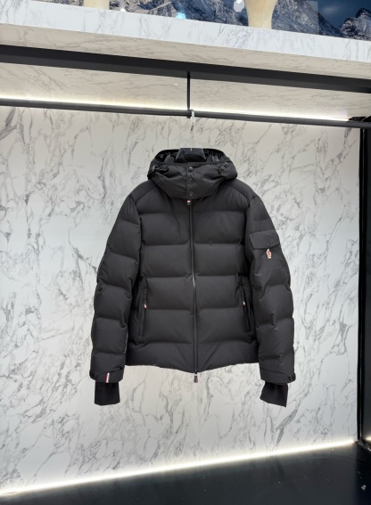 Moncler 羽絨服 2025款羽絨外套長款（袖標）