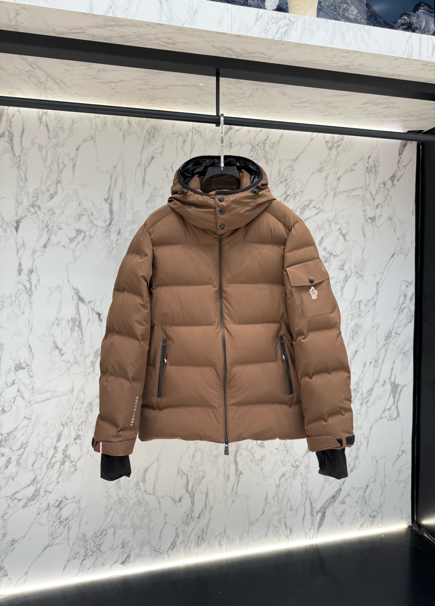 Moncler 羽絨服 2025款羽絨外套長款（袖標）