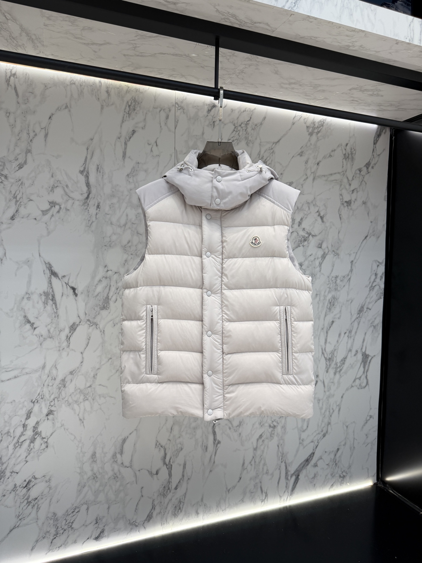 Moncler 2025款 羽絨夾克