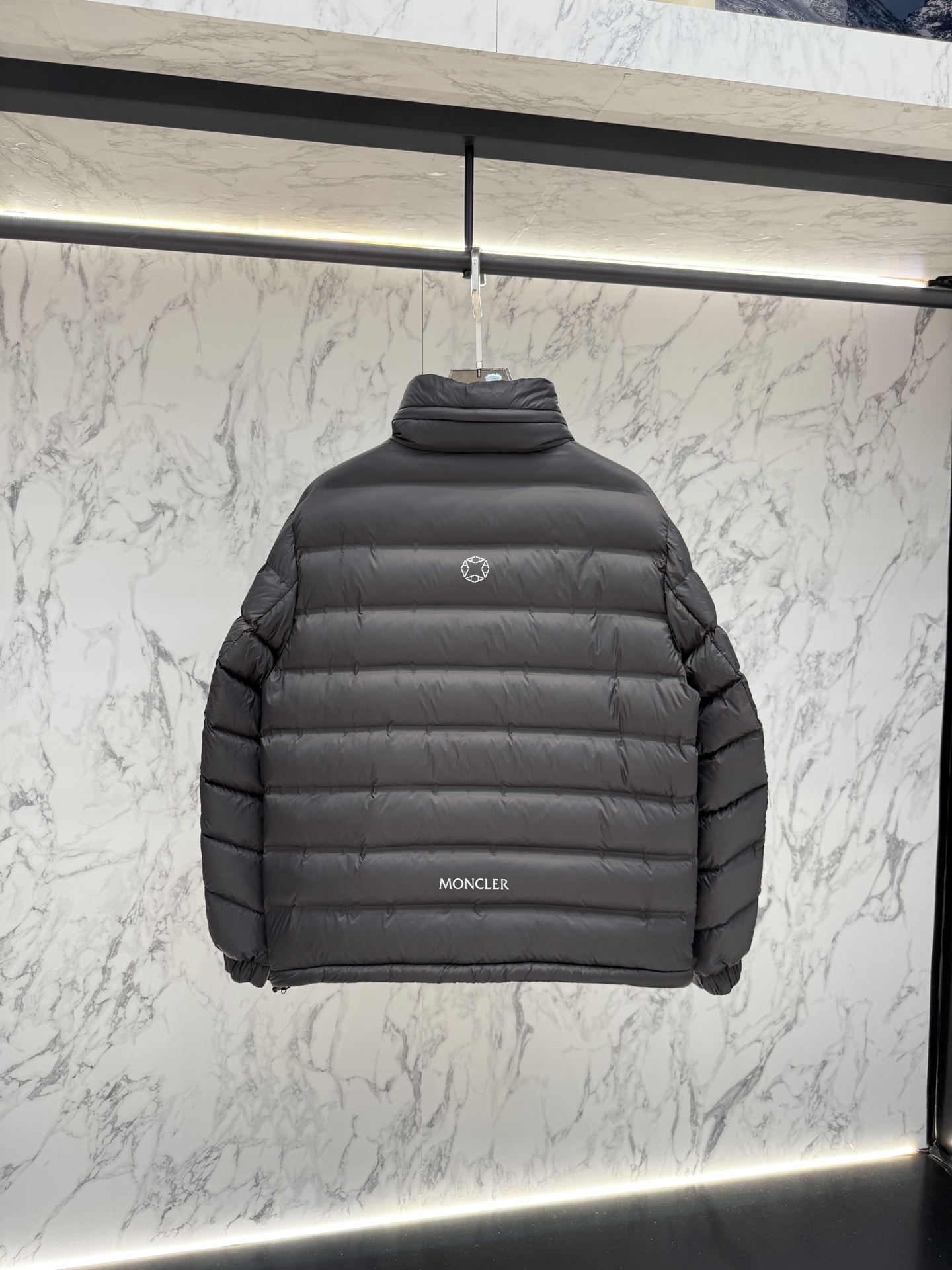 Moncler 羽絨服 2025 年最新款時尚設計師款羽絨外套
