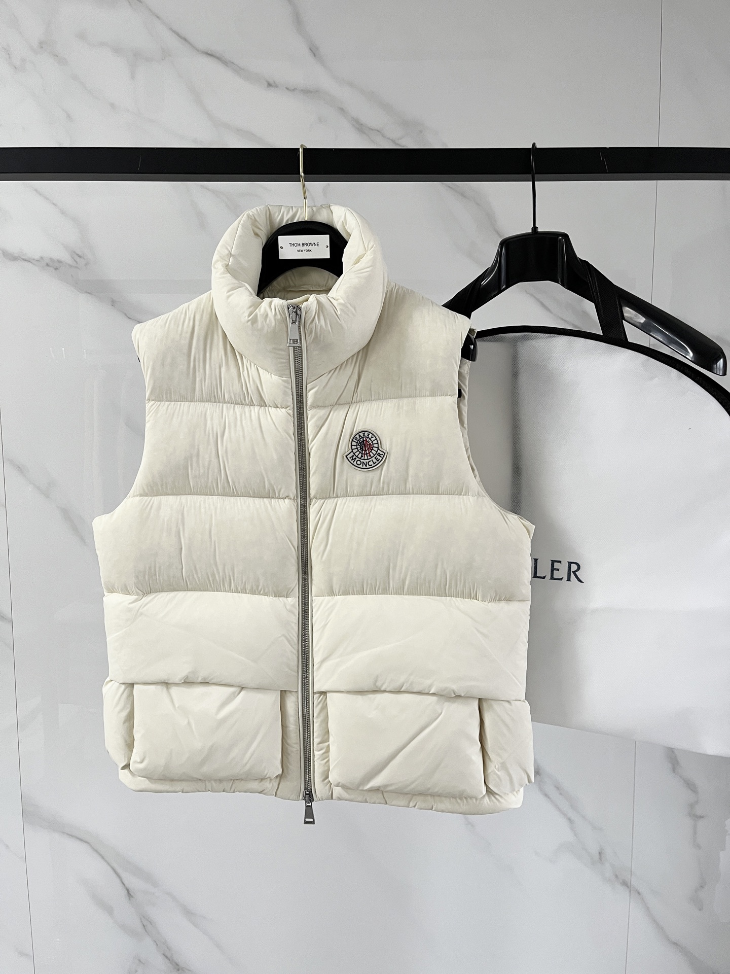 Moncler x Christopher Raxxy 明星同款