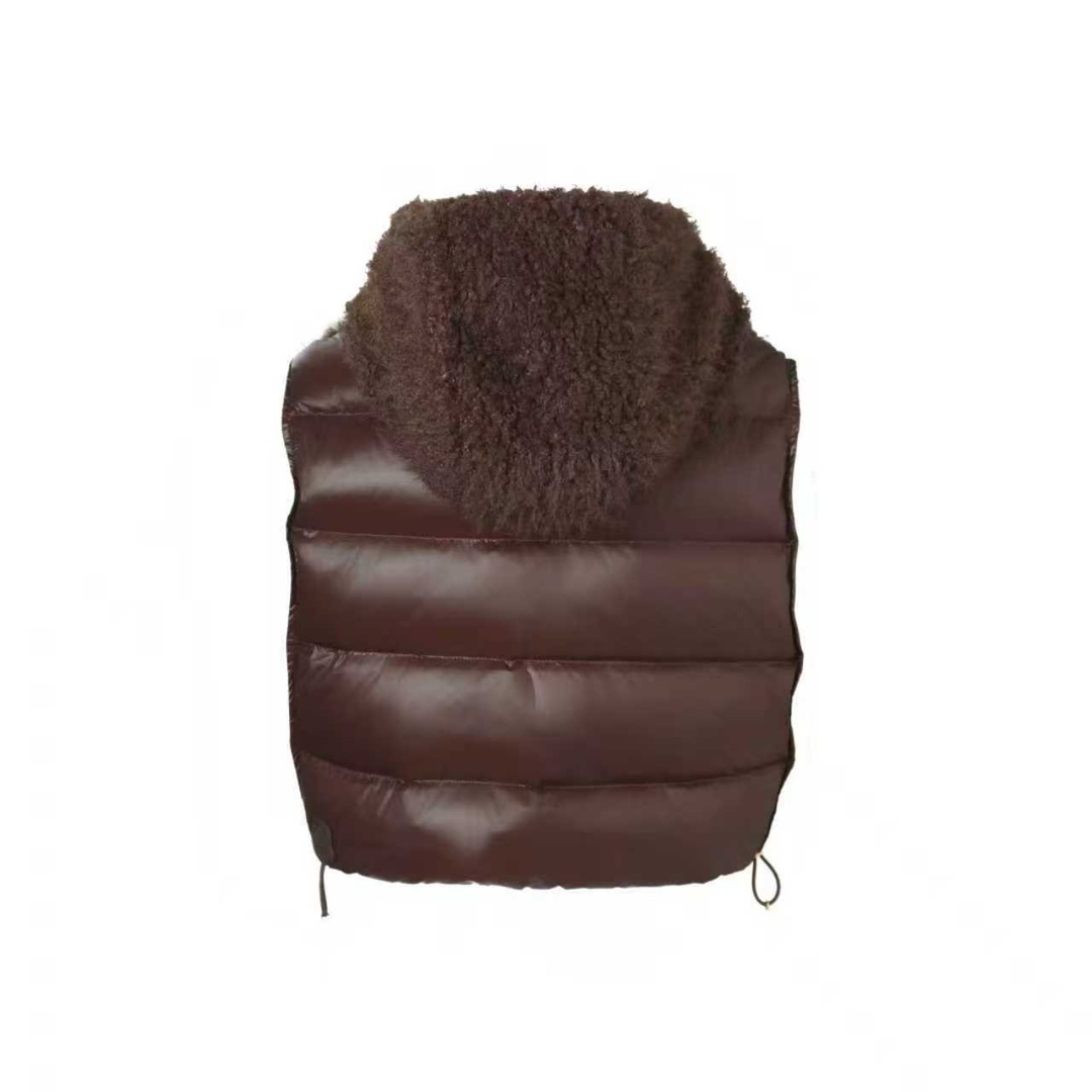 MONCLER 2025 冬日新作｜機能與柔軟交織的短款連帽羽絨馬甲