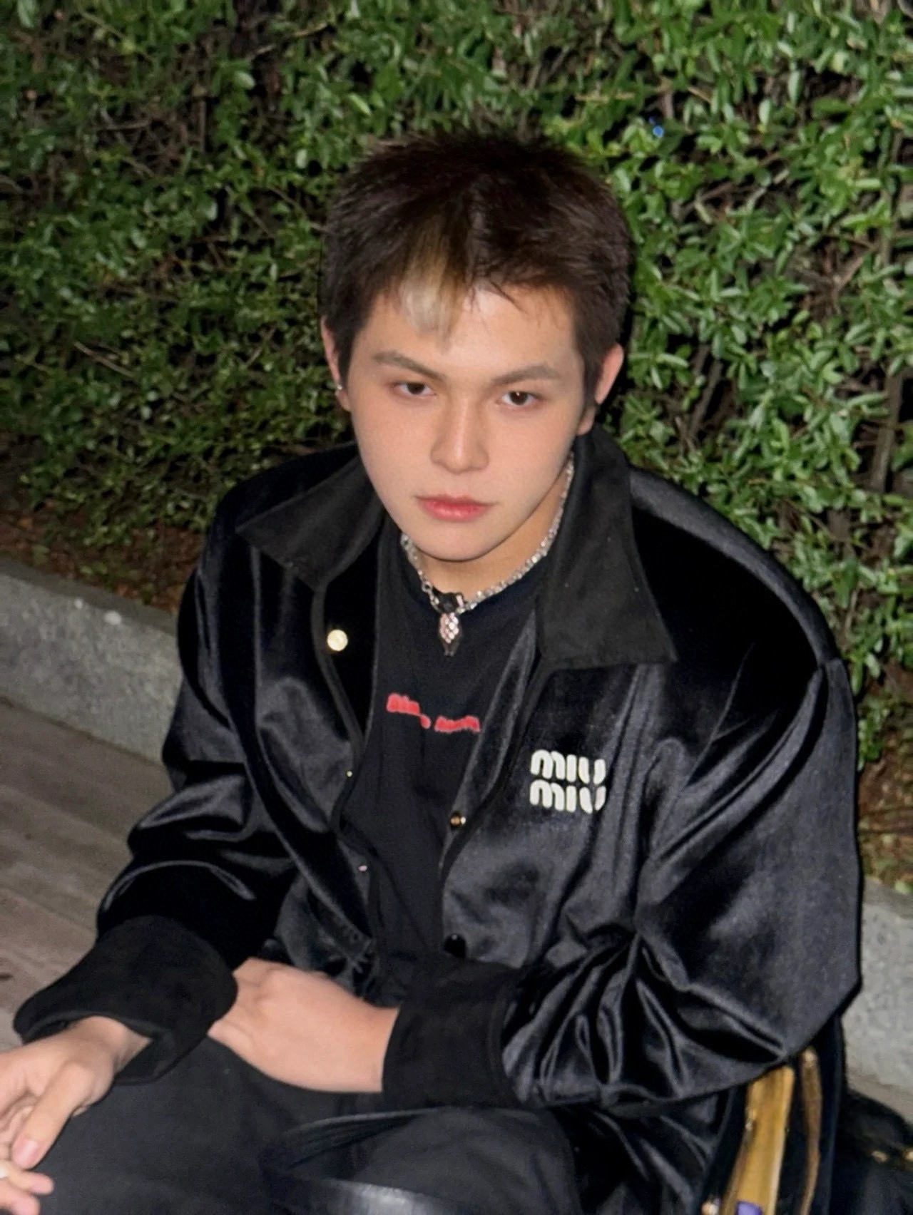 Miu Miu 24 秋冬系列丝绒拼接夹克外套