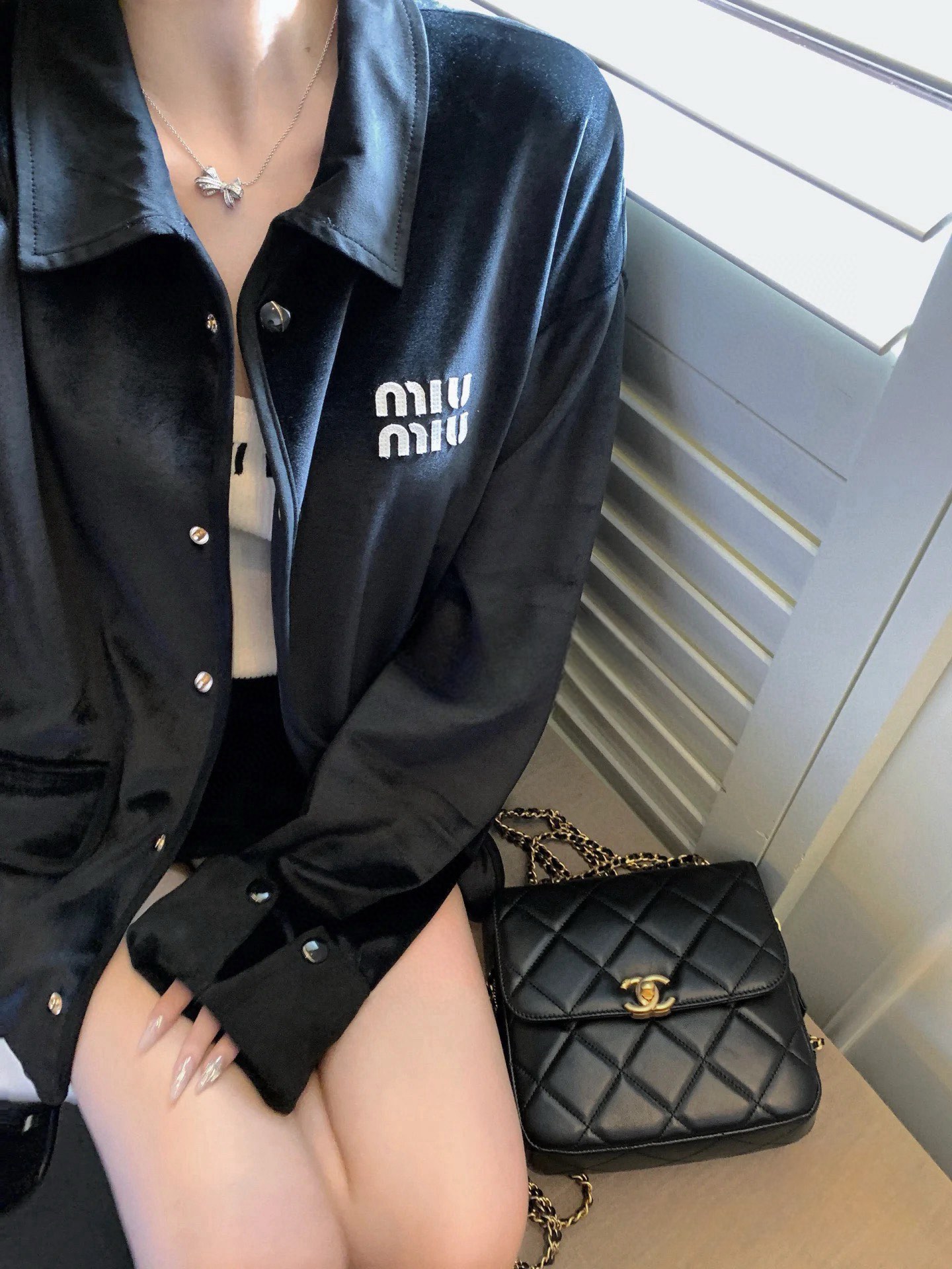 Miu Miu 24 秋冬系列丝绒拼接夹克外套