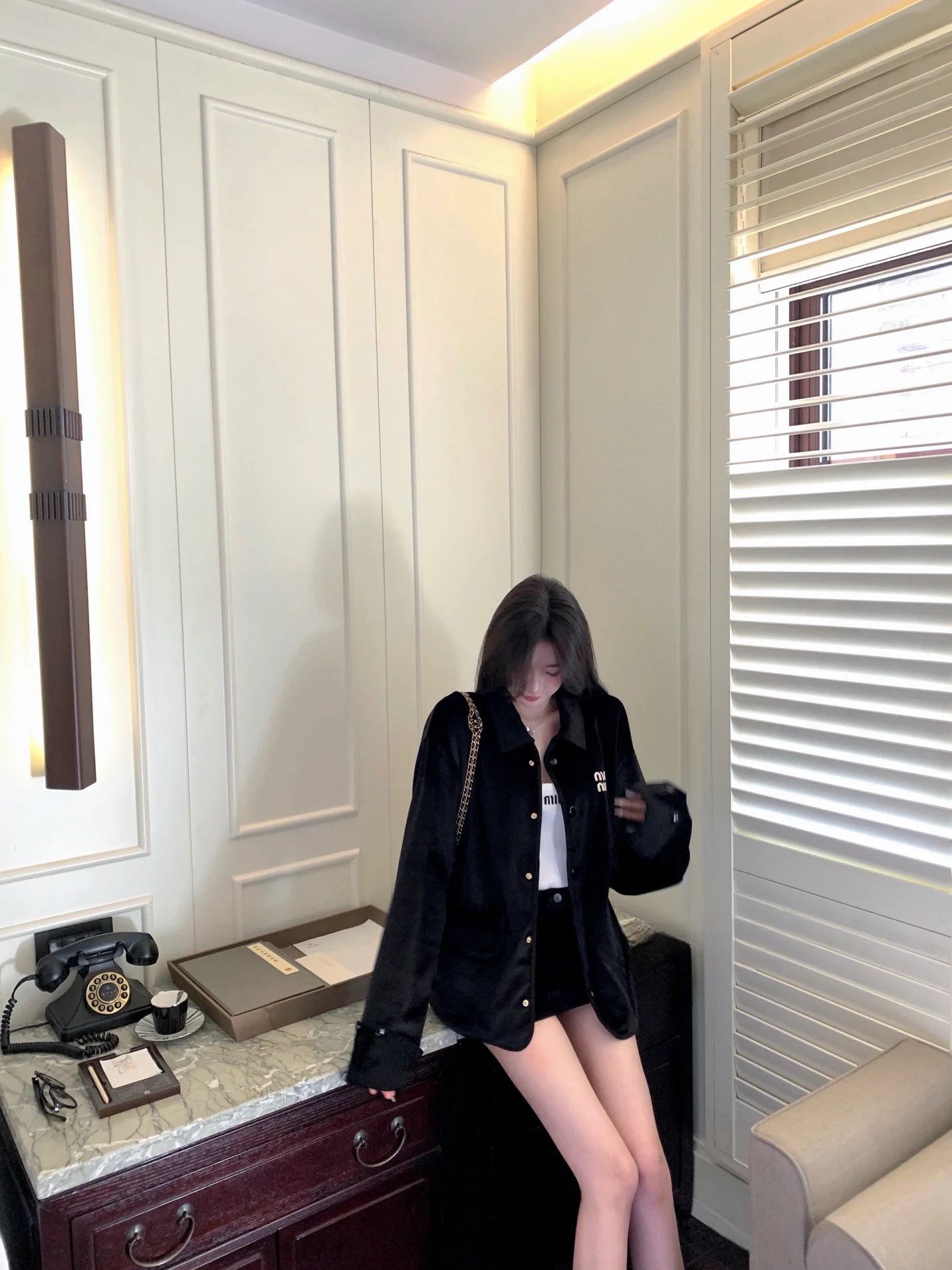 Miu Miu 24 秋冬系列丝绒拼接夹克外套