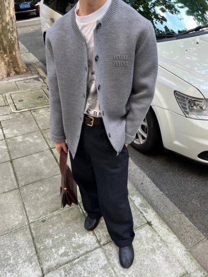 Miumiu 23FW 刺繡徽標毛線開衫