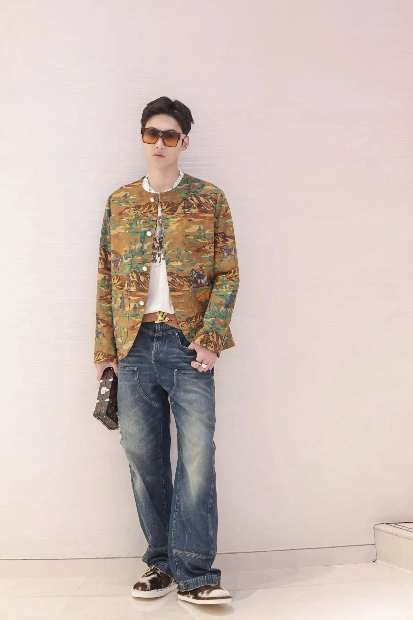 LOUIS VUITTON 土耳其石磨破工裝牛仔褲