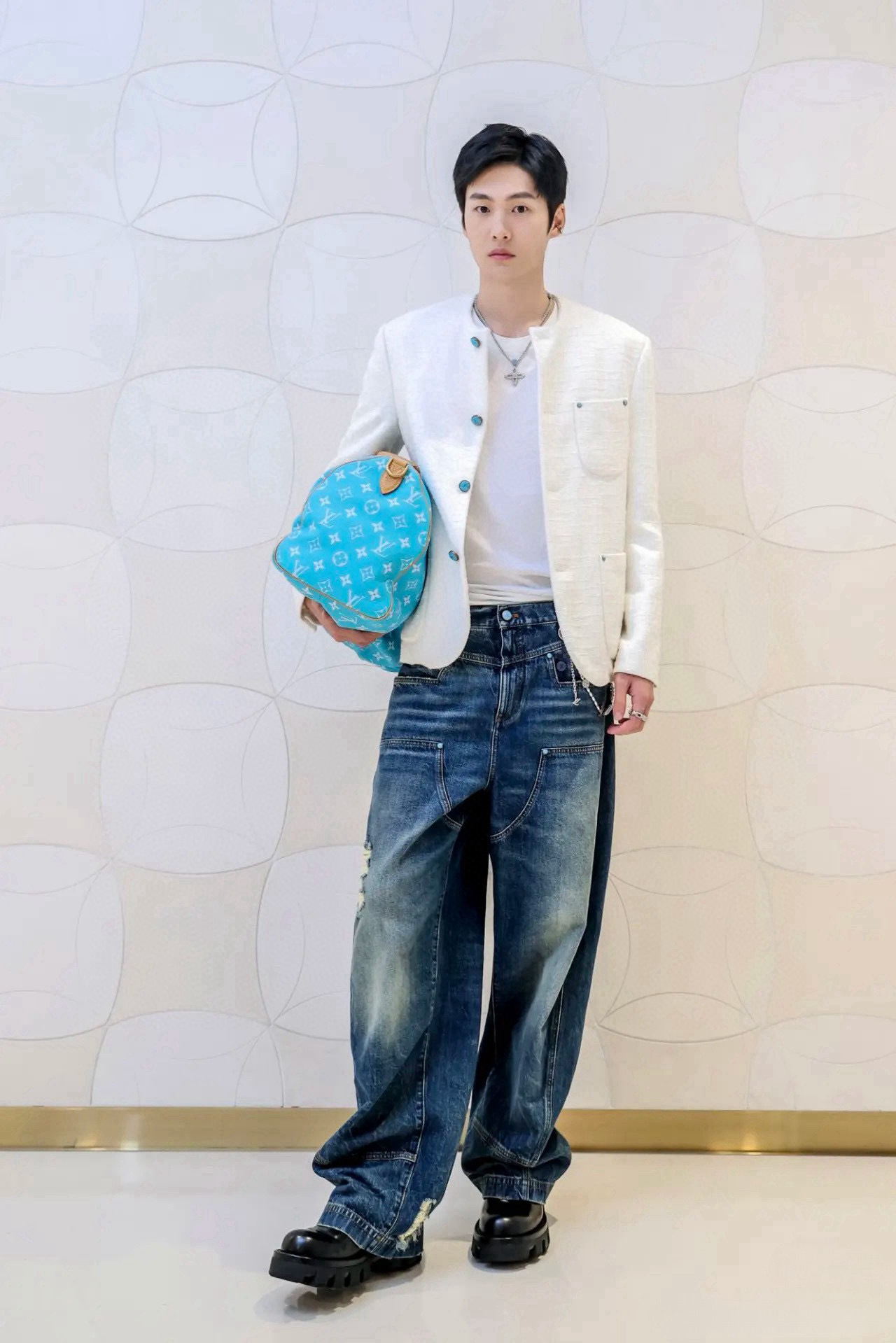 LOUIS VUITTON 土耳其石磨破工裝牛仔褲