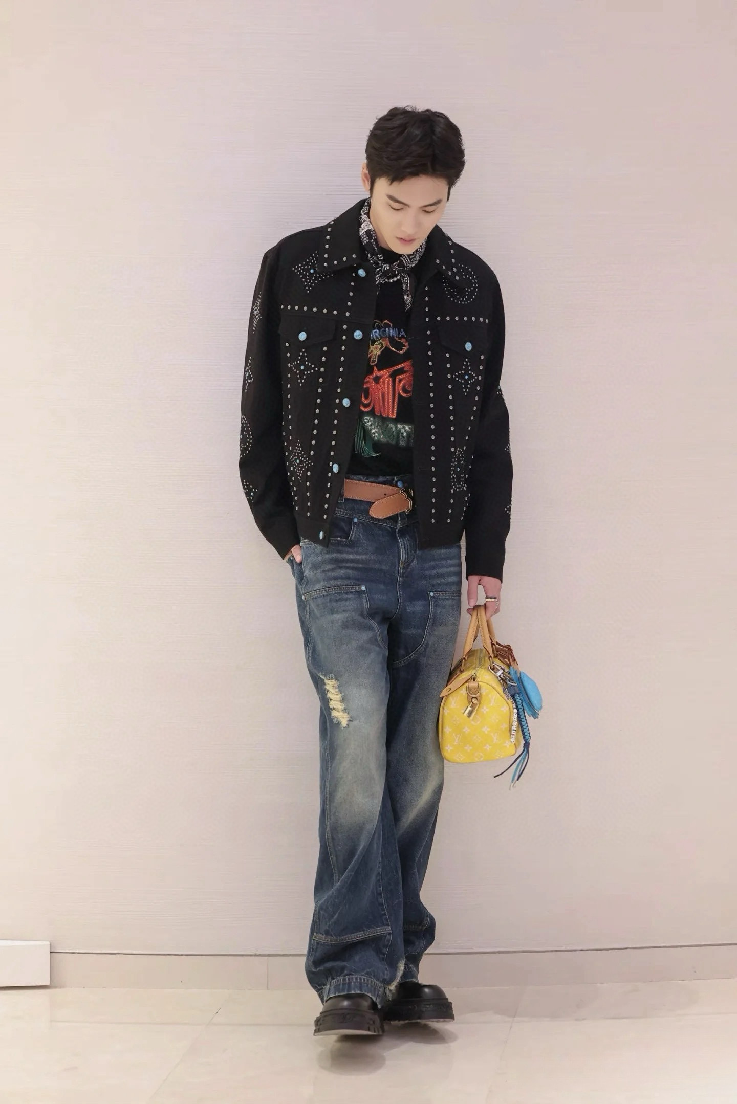 LOUIS VUITTON 土耳其石磨破工裝牛仔褲