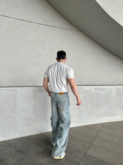 LOUIS VUITTON 線繡皮標闊腿牛仔長褲