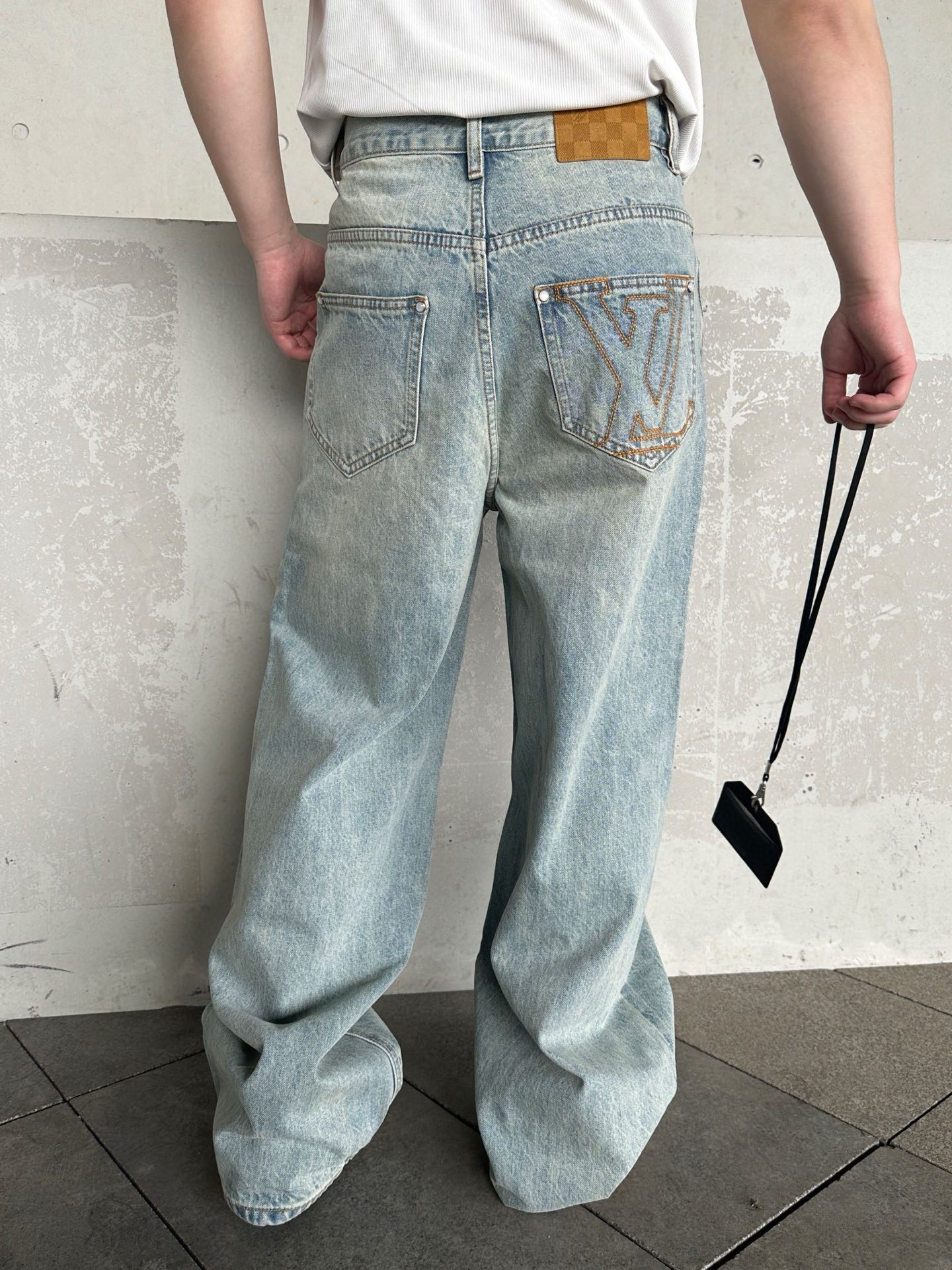 LOUIS VUITTON 線繡皮標闊腿牛仔長褲