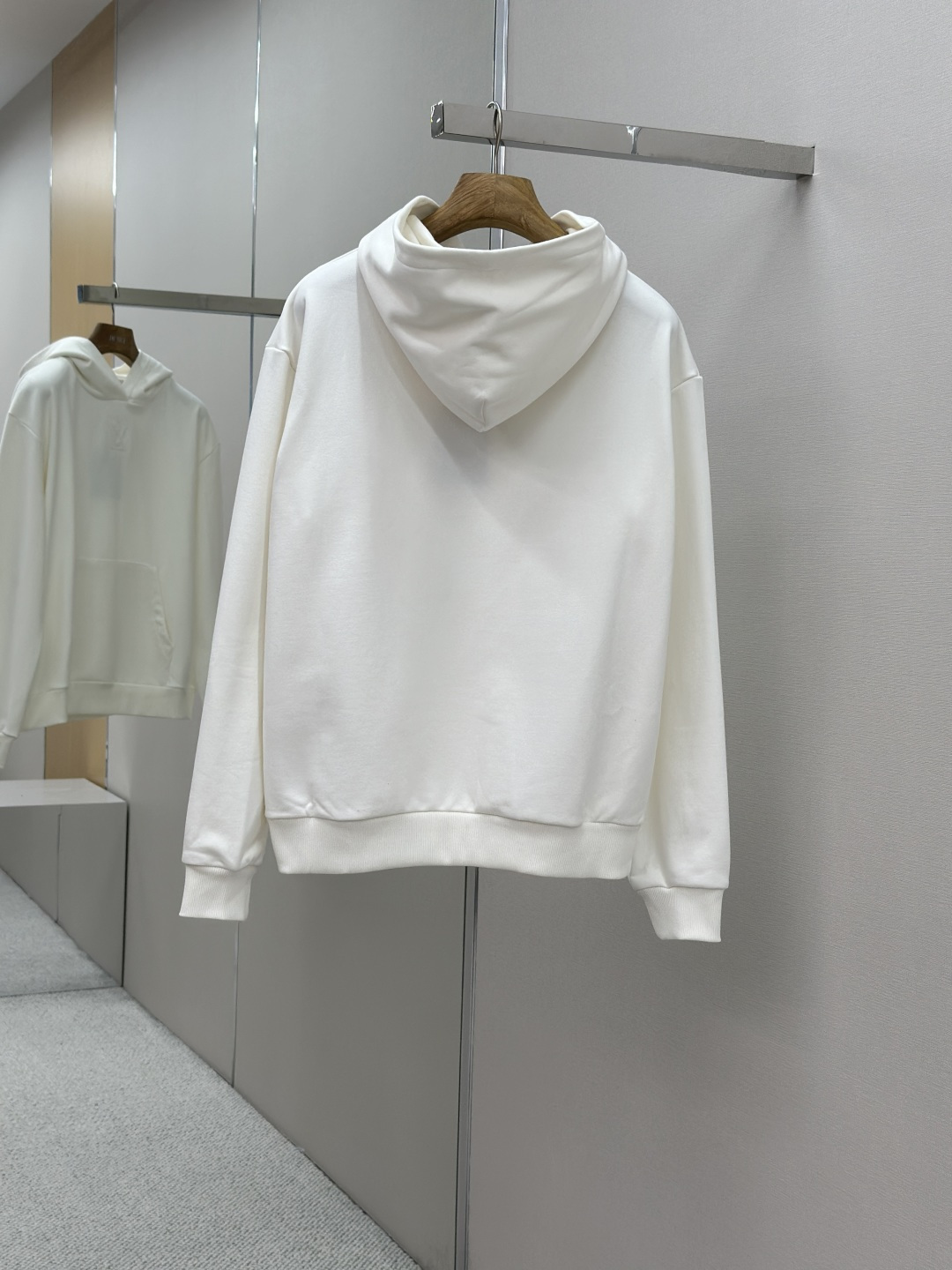 LOUIS VUITTON 標誌壓紋連帽衫