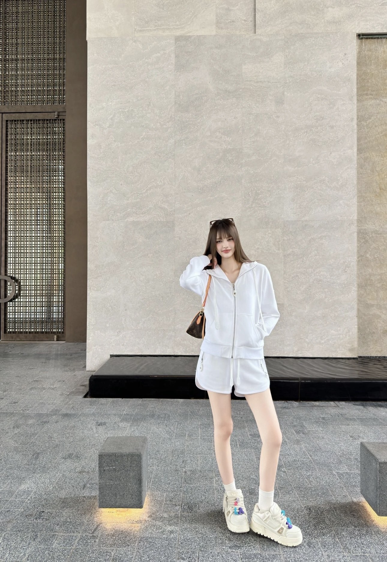 LV 25 春夏新款拉链连帽衫