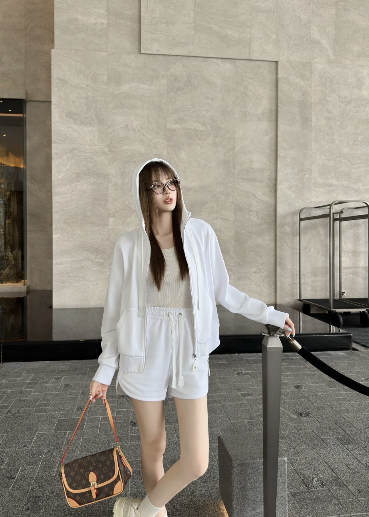 LV 25 春夏新款拉链连帽衫