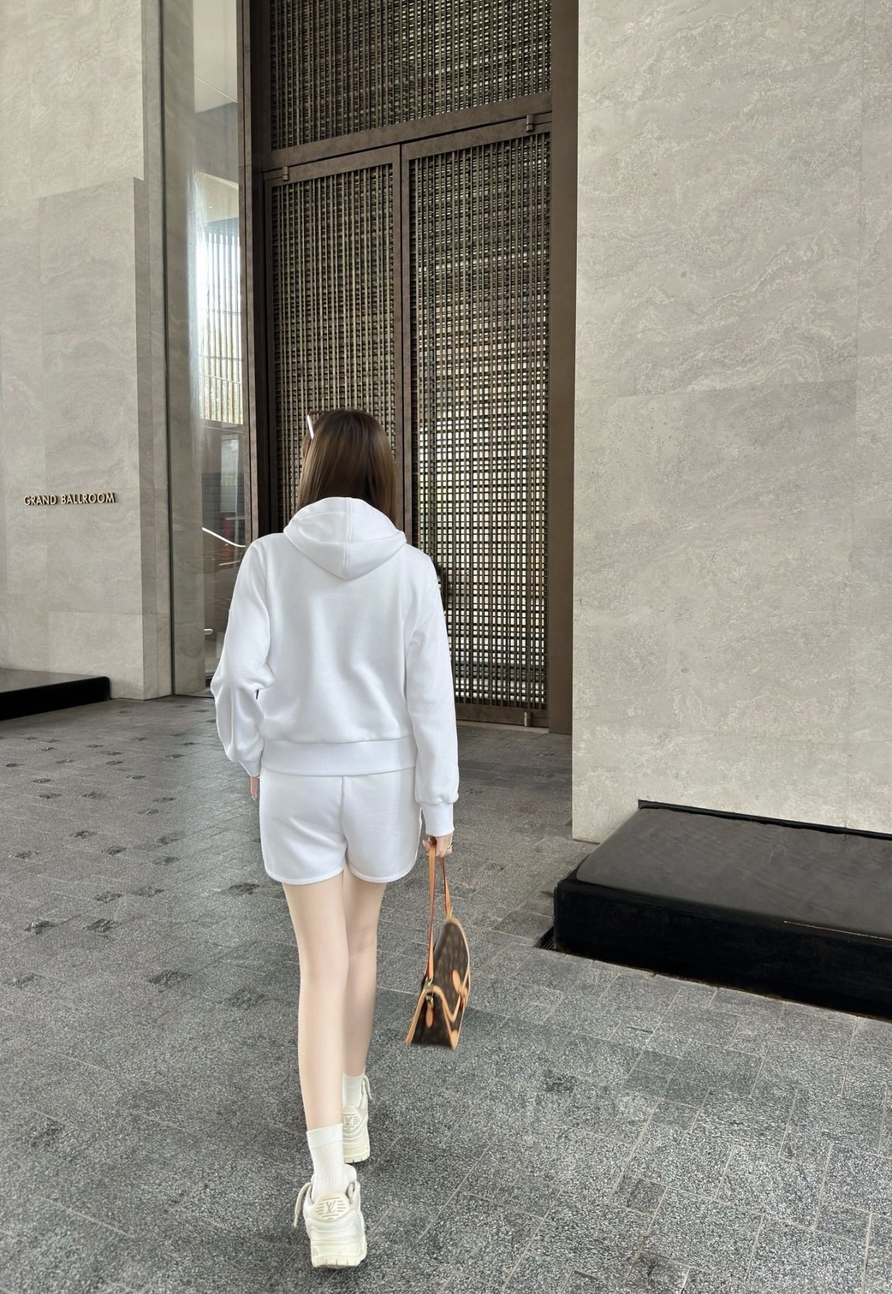 LV 25 春夏新款拉链连帽衫