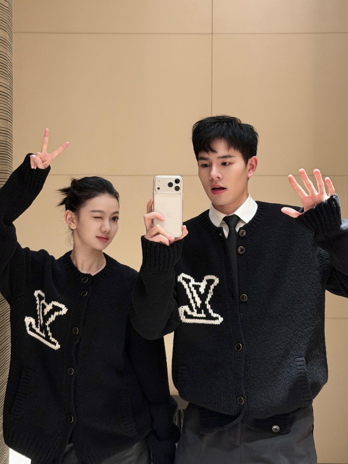 路易威登（LOUIS VUITTON）提花标识针织羊毛开衫