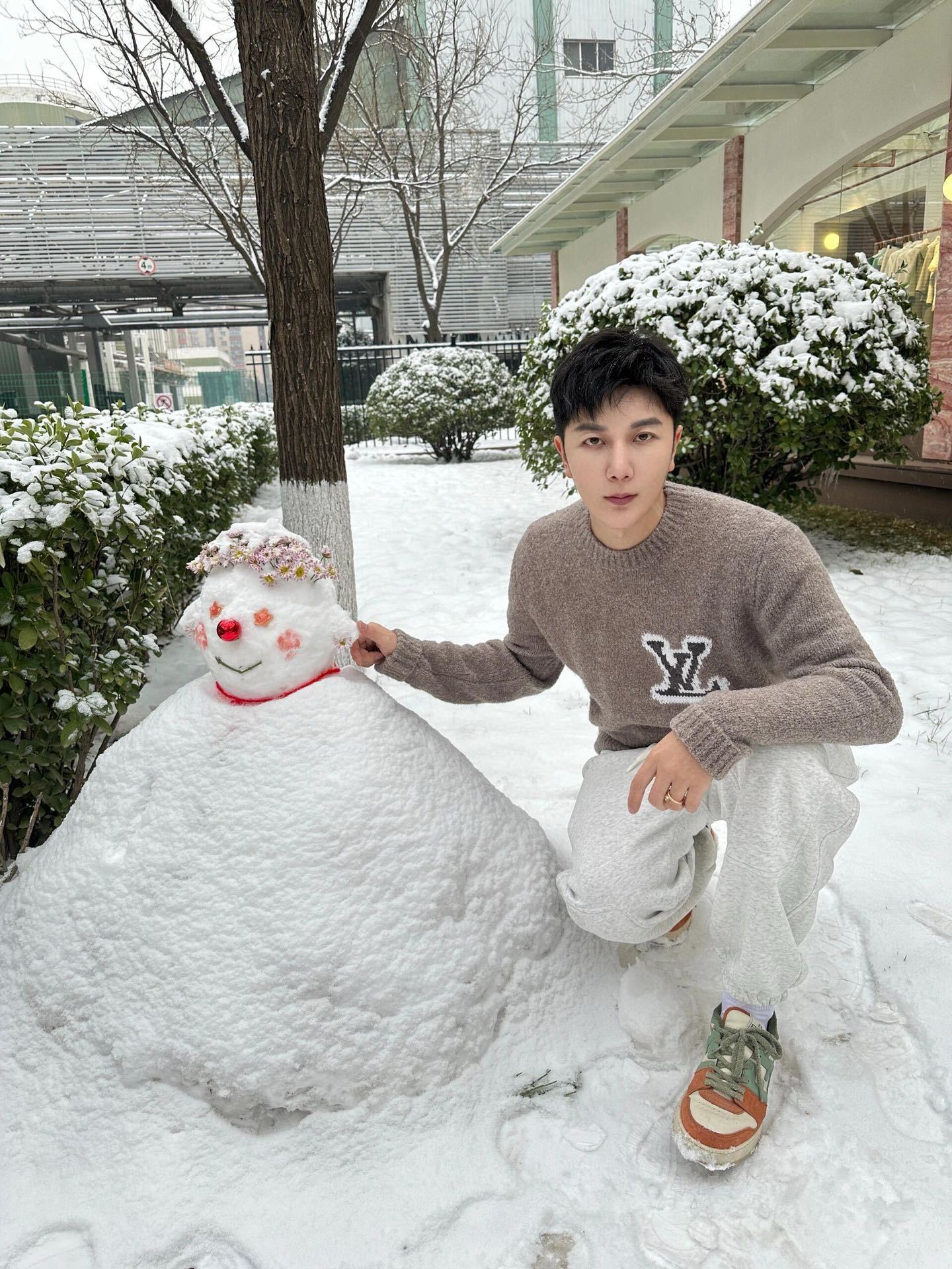 LV 25 春夏鏡像 Logo 嵌花毛衣