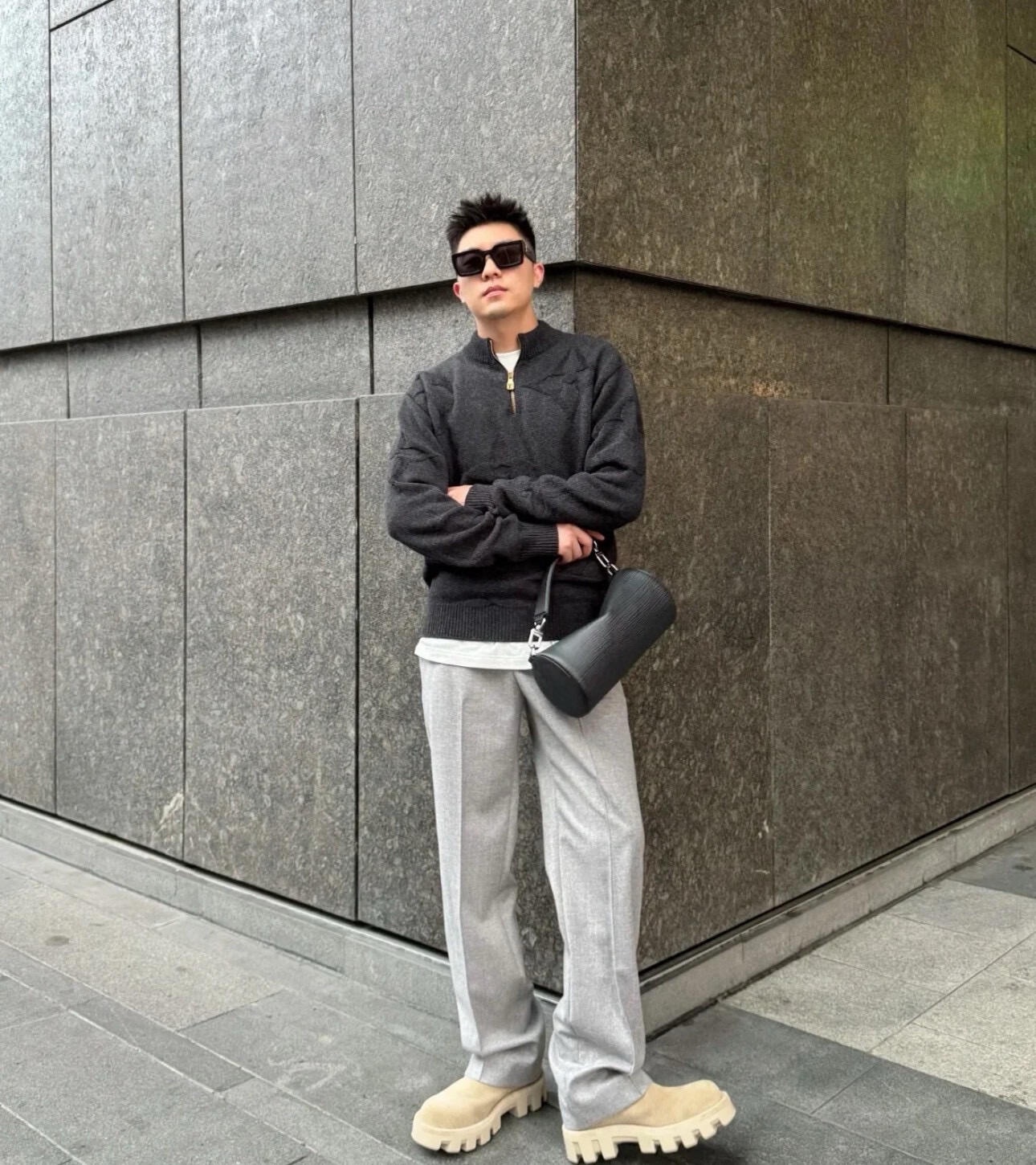 LOUIS VUITTON 嵌花暗紋拉鍊 POLO 衛羊毛衫