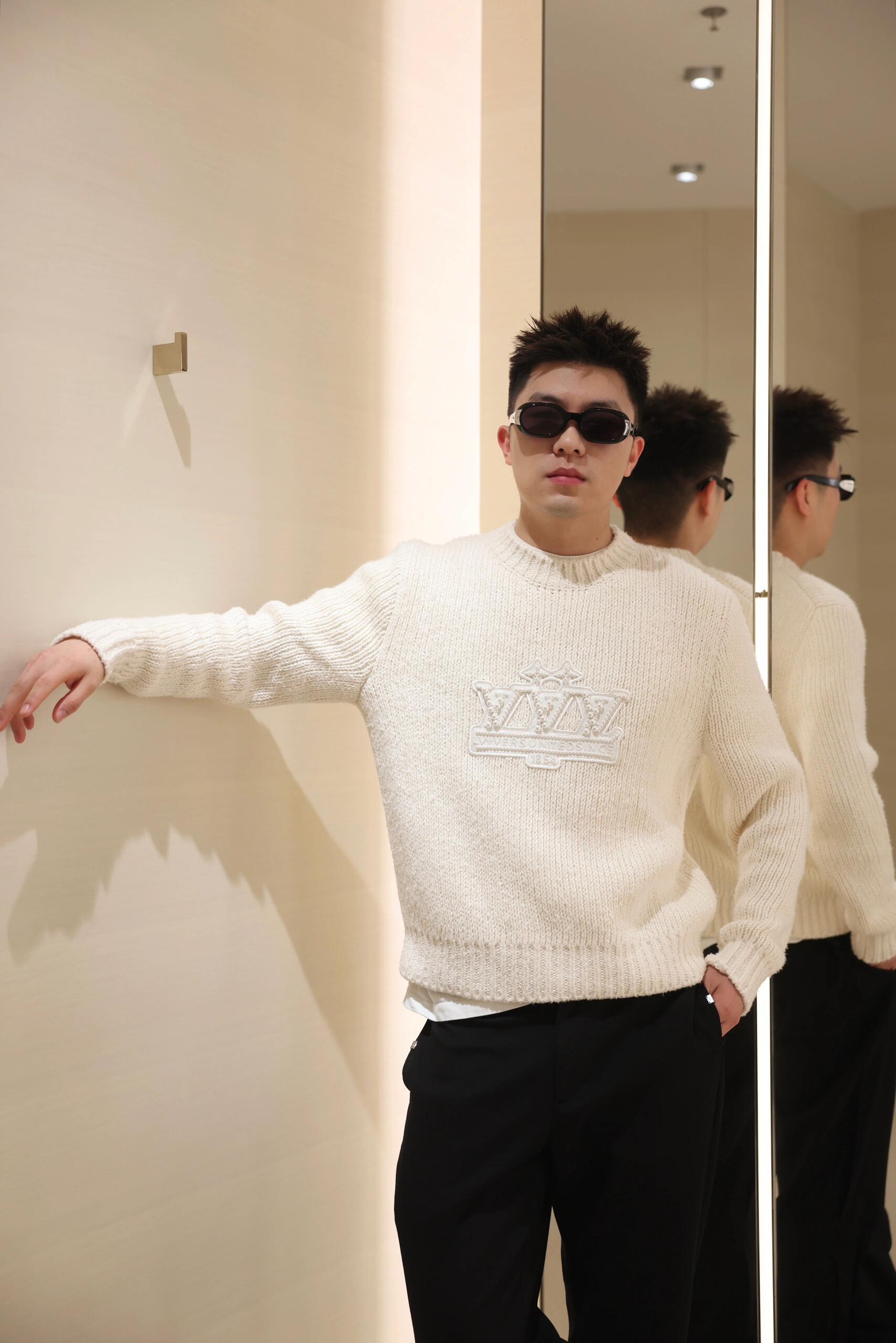 LOUIS VUITTON 刺繡珍珠徽標針織衫