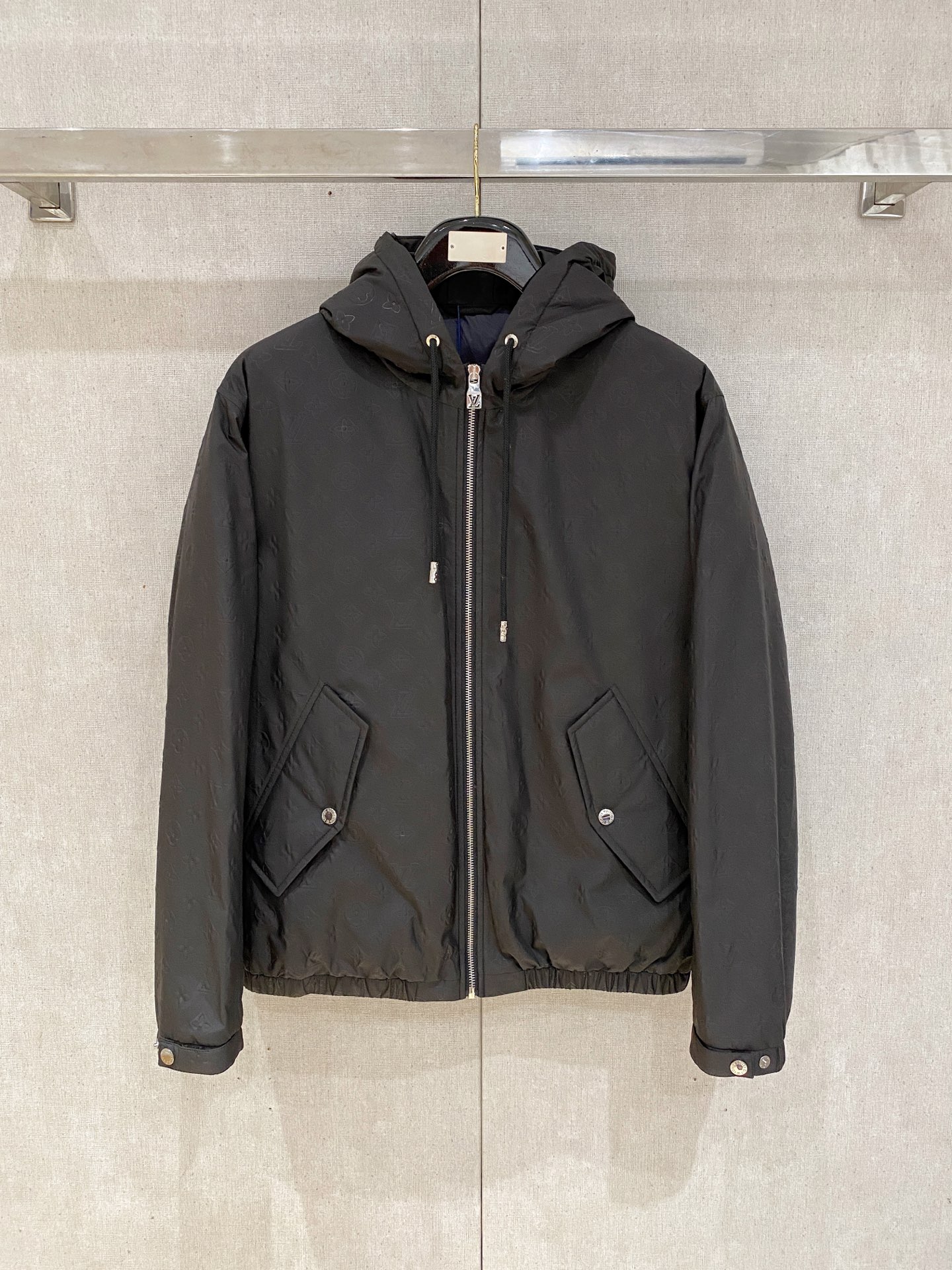 LV 秋冬男裝 Praz 抽繩風帽短款羽絨夾克