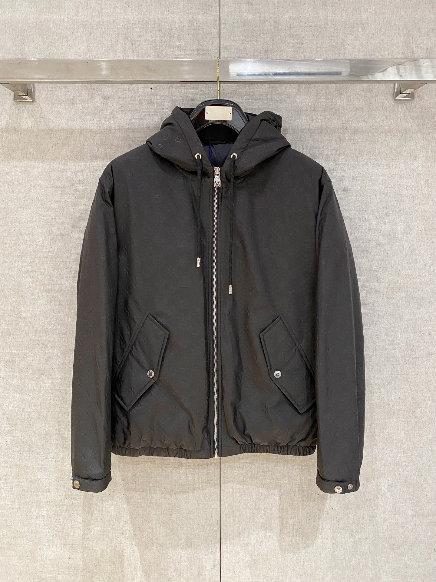 LV 秋冬男裝 Praz 抽繩風帽短款羽絨夾克