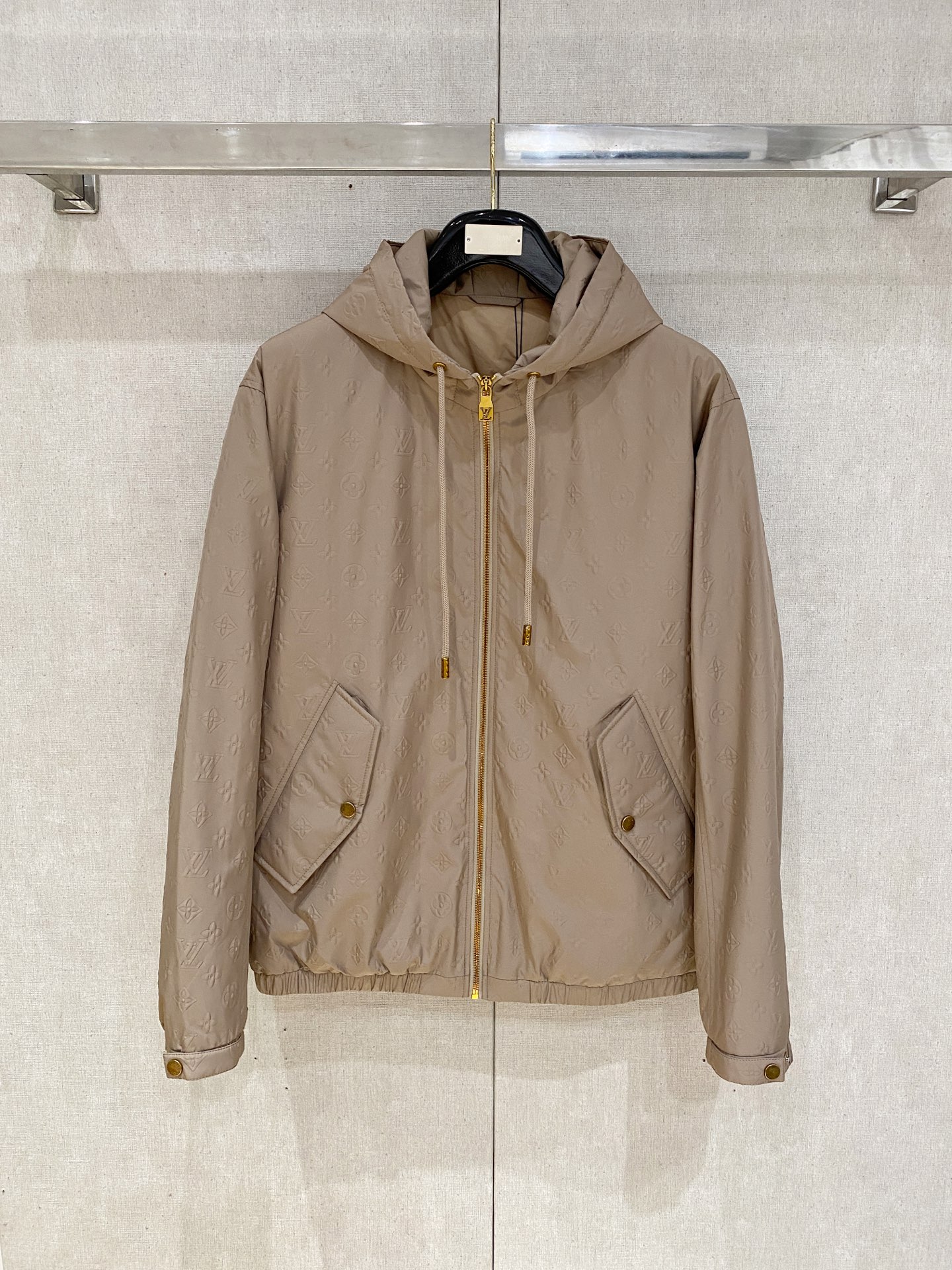 LV 秋冬男裝 Praz 抽繩風帽短款羽絨夾克