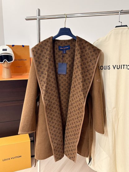 Louis 當季爆款老花小 Logo 浴袍圍裹式大衣