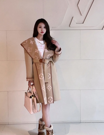 LOUIS VUITTON 驢家長款浴袍式大衣
