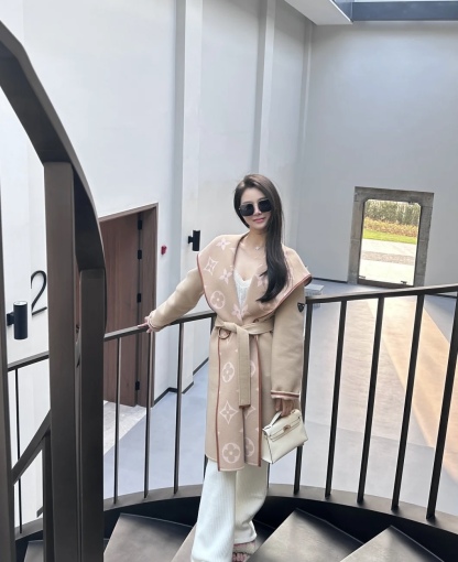 LOUIS VUITTON 驢家長款浴袍式大衣