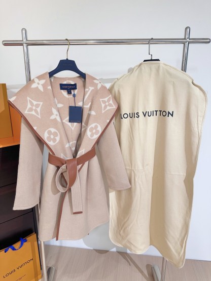 LOUIS VUITTON 驢家長款浴袍式大衣