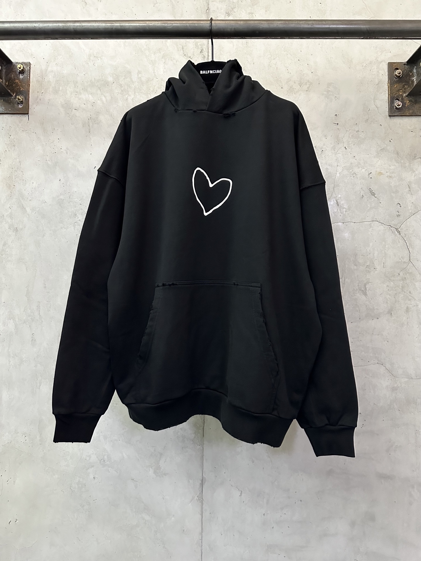 BLCG 巴黎世家 24 秋冬新品 水洗磨破做舊愛心長袖連帽衫衛衣