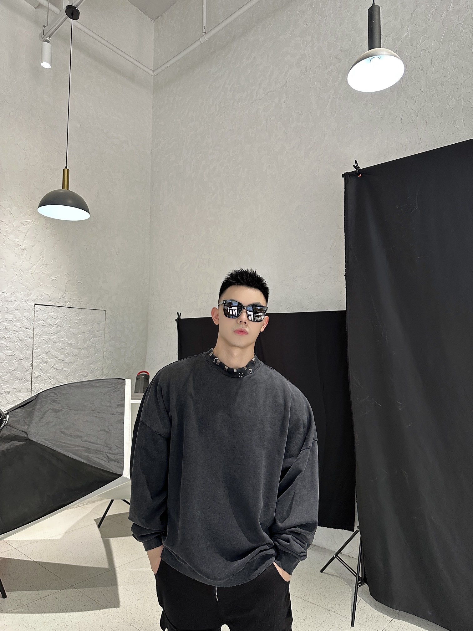 BLCG 巴黎世家領口鉚釘衛衣