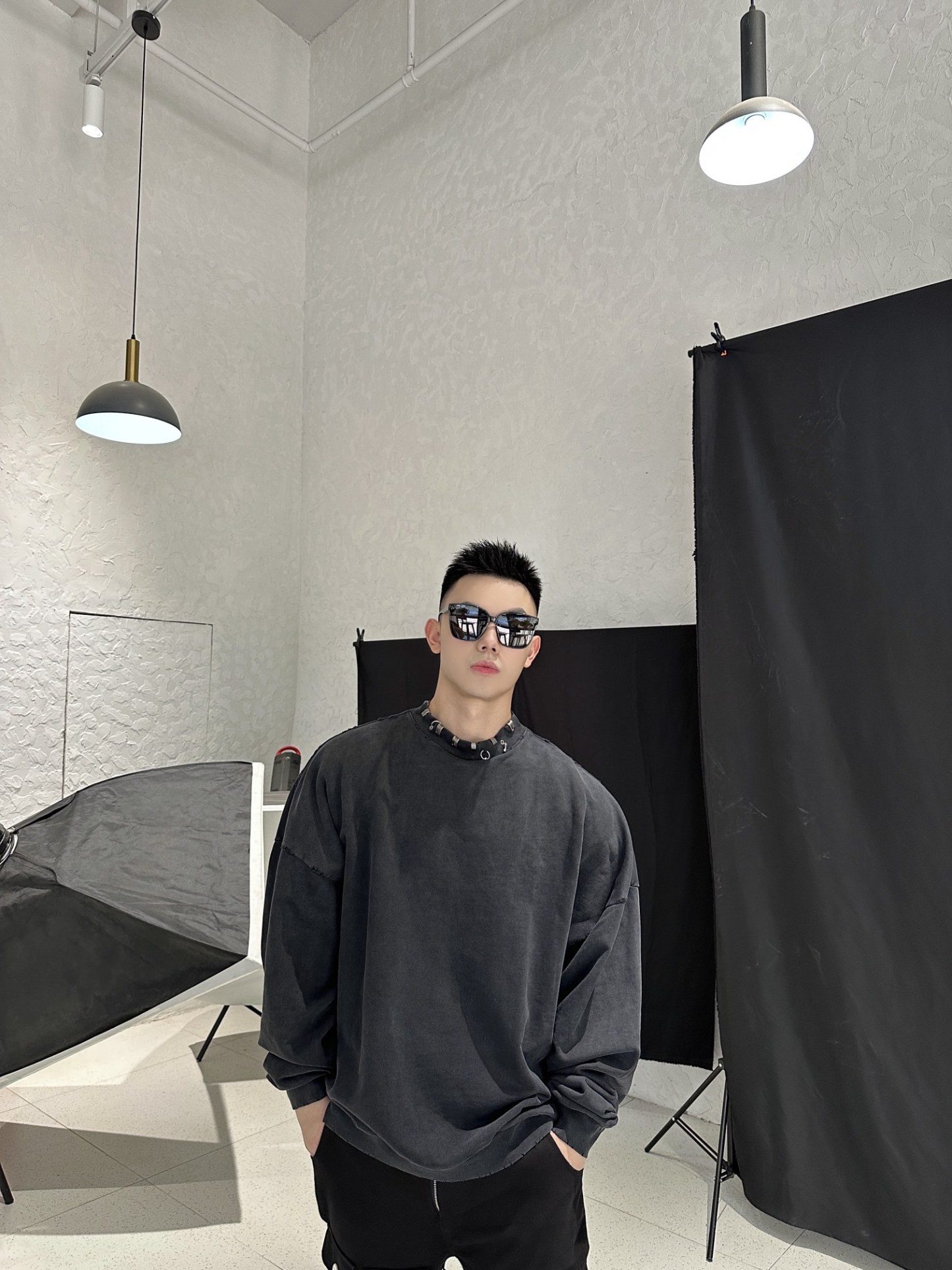 BLCG 巴黎世家領口鉚釘衛衣