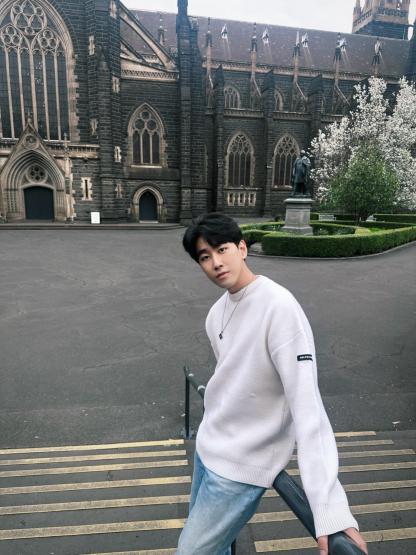 BLCG 巴黎袖臂徽標圓領毛衣