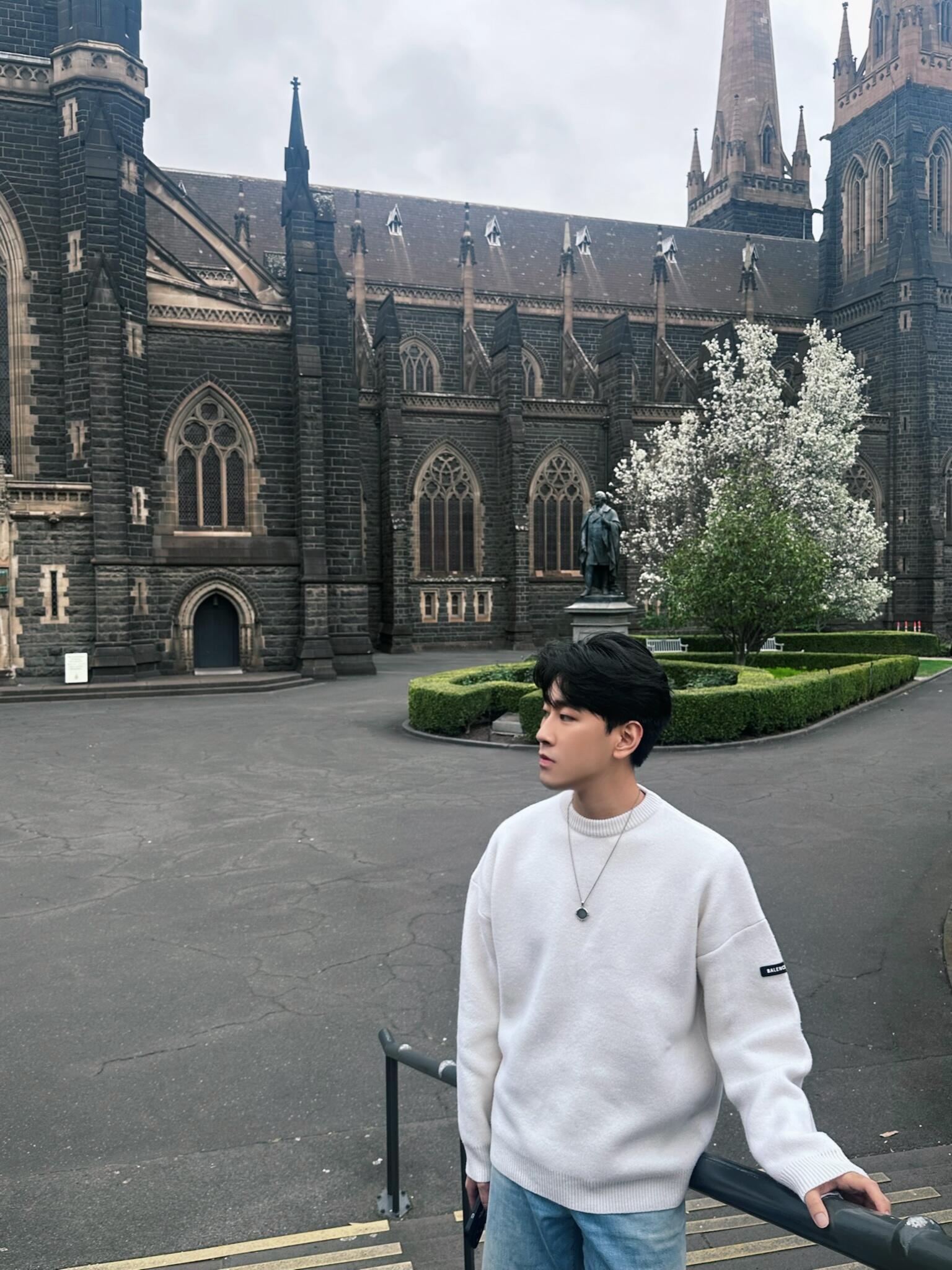 BLCG 巴黎袖臂徽標圓領毛衣